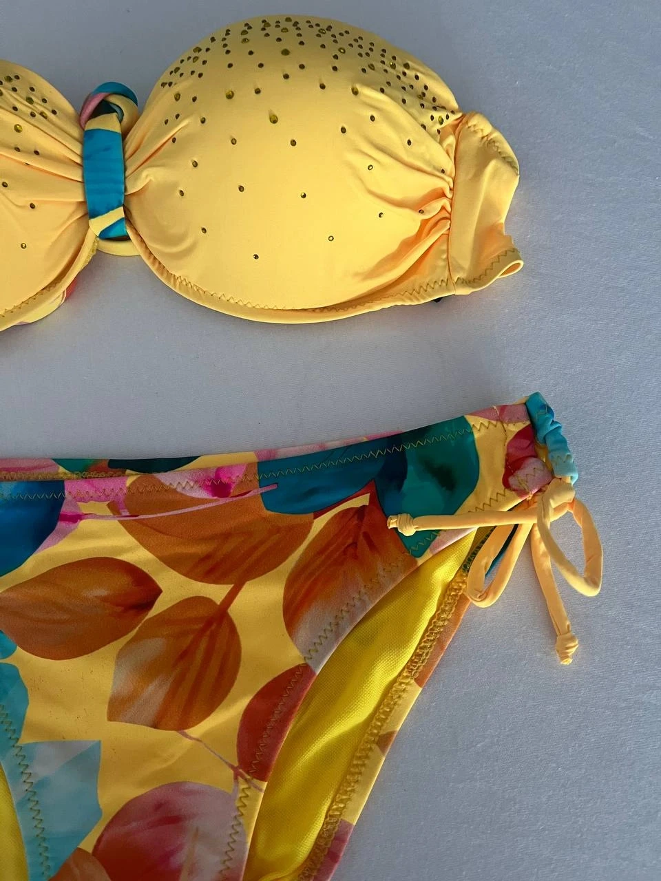 Kadın Sarı Taş İşlemeli Astarlı Bikini Takım HZL25S-LC207