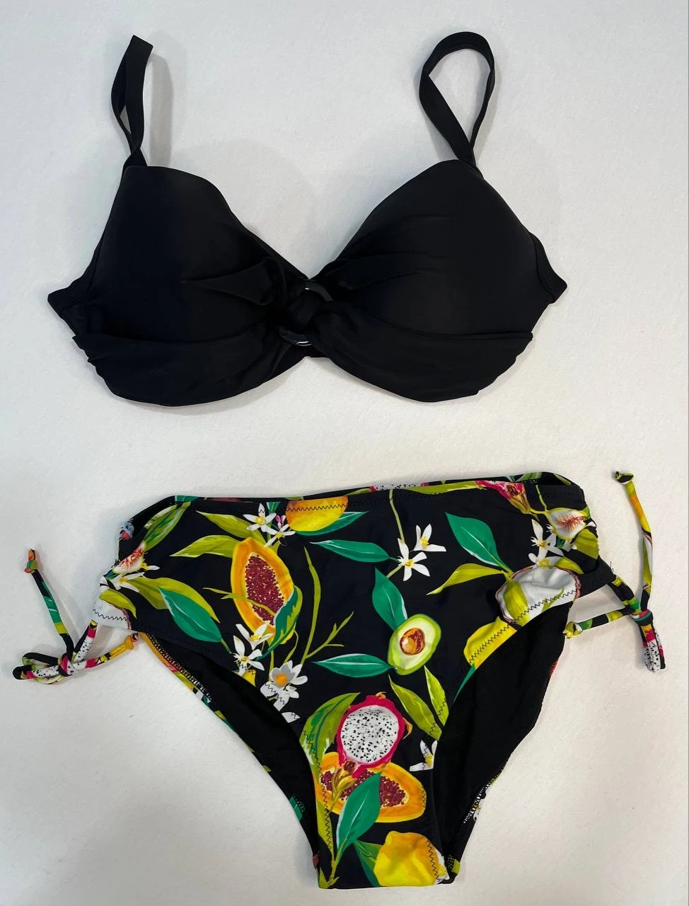 Kadın Siyah Aksesuar Detaylı Tropikal Desen Bikini Takım HZL25S-LC3343