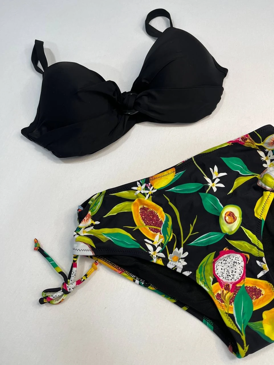 Kadın Siyah Aksesuar Detaylı Tropikal Desen Bikini Takım HZL25S-LC3343