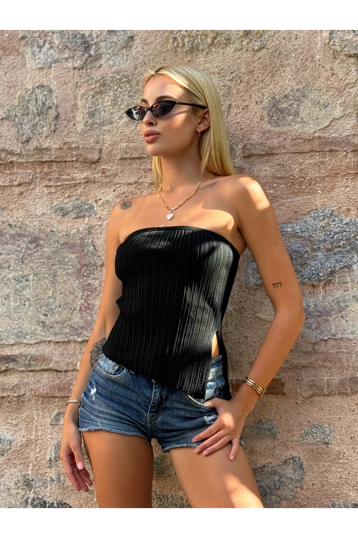 Kadın Siyah Asimetrik Kesim Yırtmaçlı Triko Straplez Bluz HZL24S-ZK10291