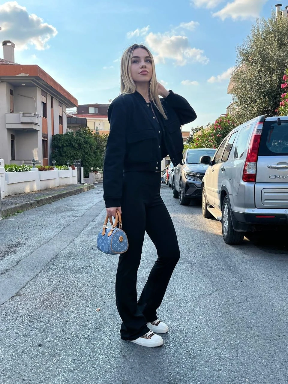 Kadın Siyah Bel Katlamalı İspanyol Paça Pantolon HZL24S-ZK11401