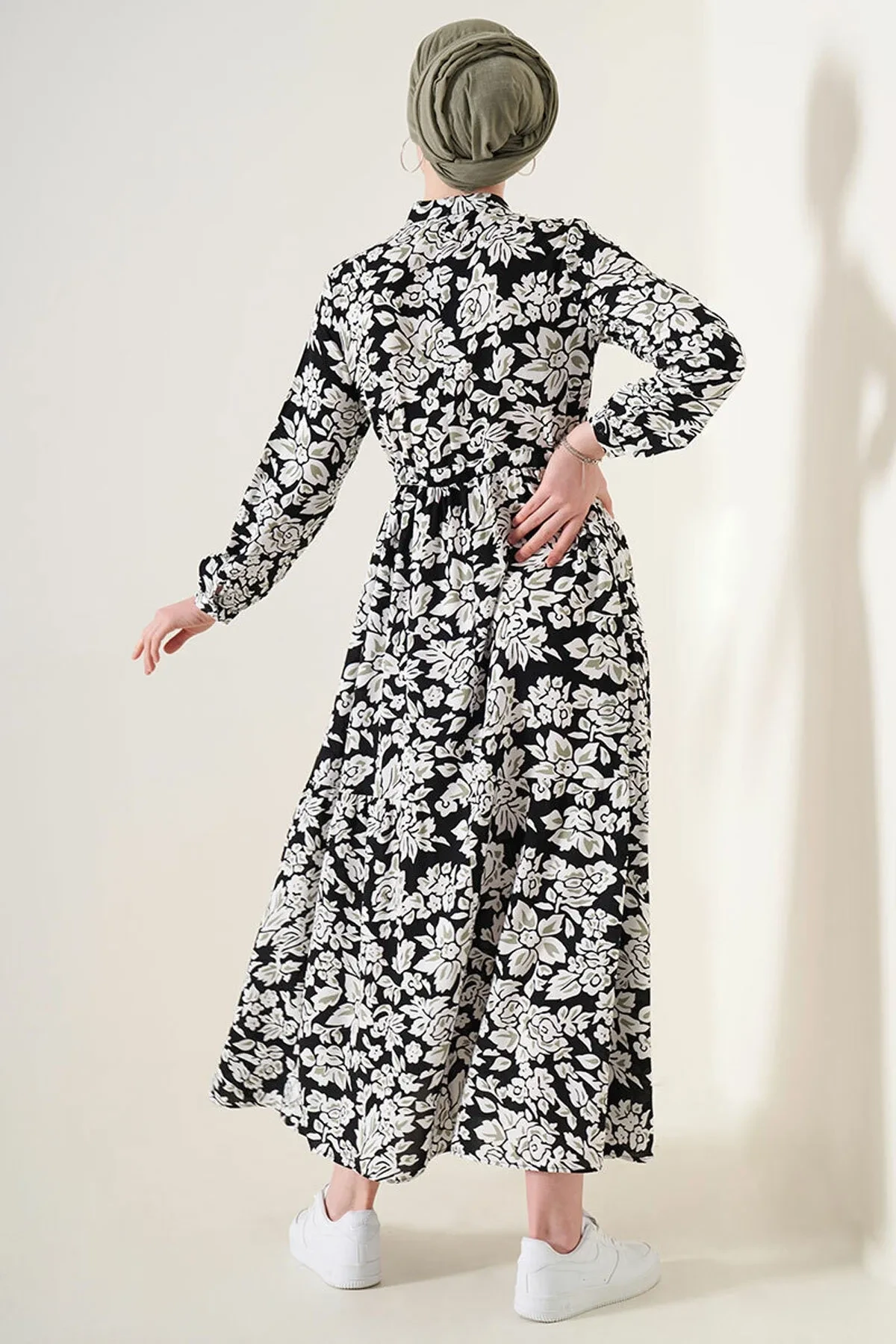 Kadın Siyah Desenli Hakim Yaka Yazlık Uzun Elbise HZL25W-BD122971