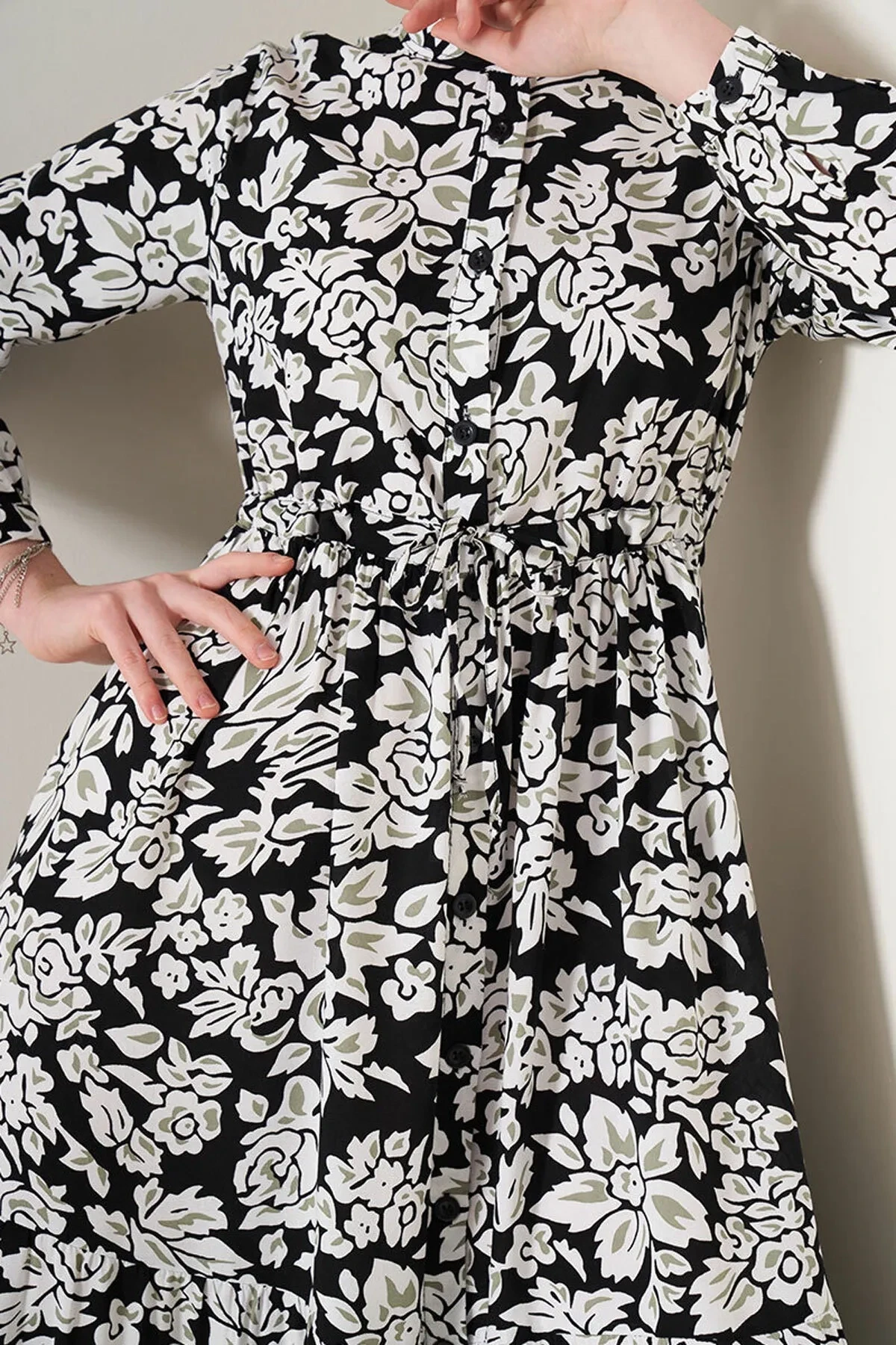 Kadın Siyah Desenli Hakim Yaka Yazlık Uzun Elbise HZL25W-BD122971