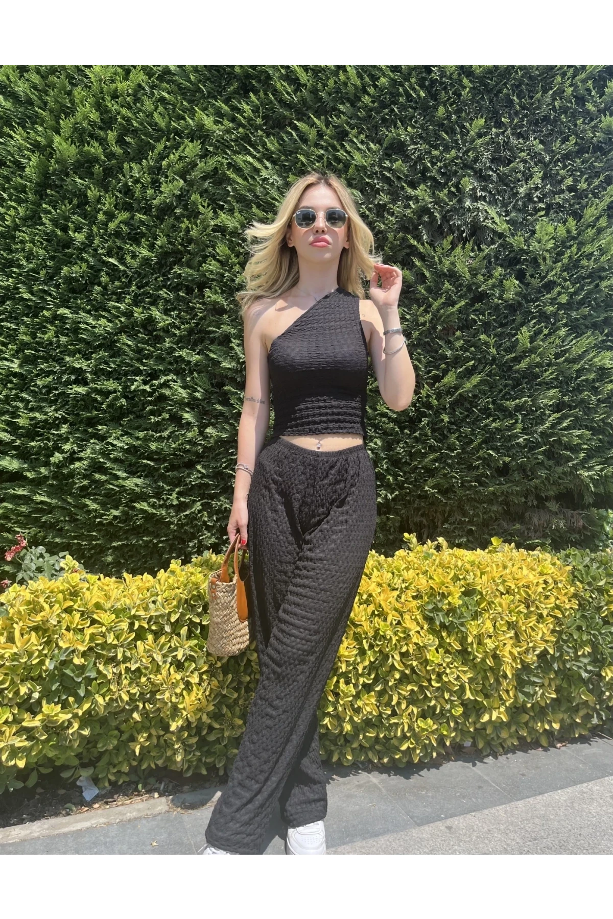 Kadın Siyah Gofre Kumaş Tek Omuz Bluz HZL25S-ZK13271