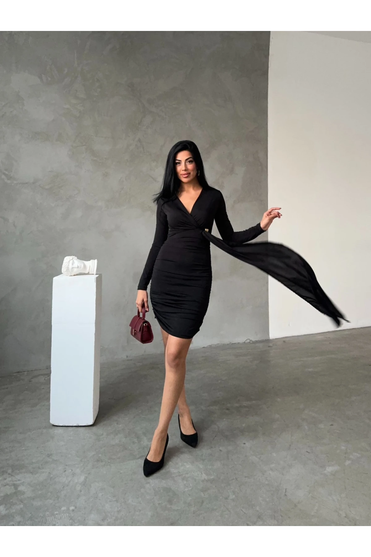Kadın Siyah V Yaka Toka Ve Büzgü Detaylı Elbise HZL25W-FRY122611