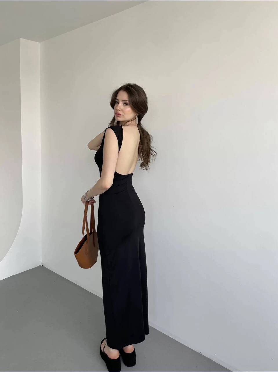 Kadın Siyah Sırt Dekolteli Yumuşak Dokulu Elbise HZL25S-ZK13321