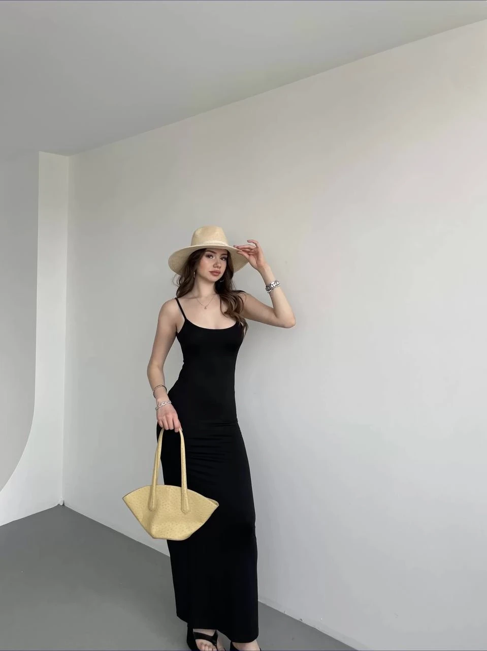 Kadın Siyah Sırtı Açık Yumuşak Dokulu Elbise HZL25S-ZK13281