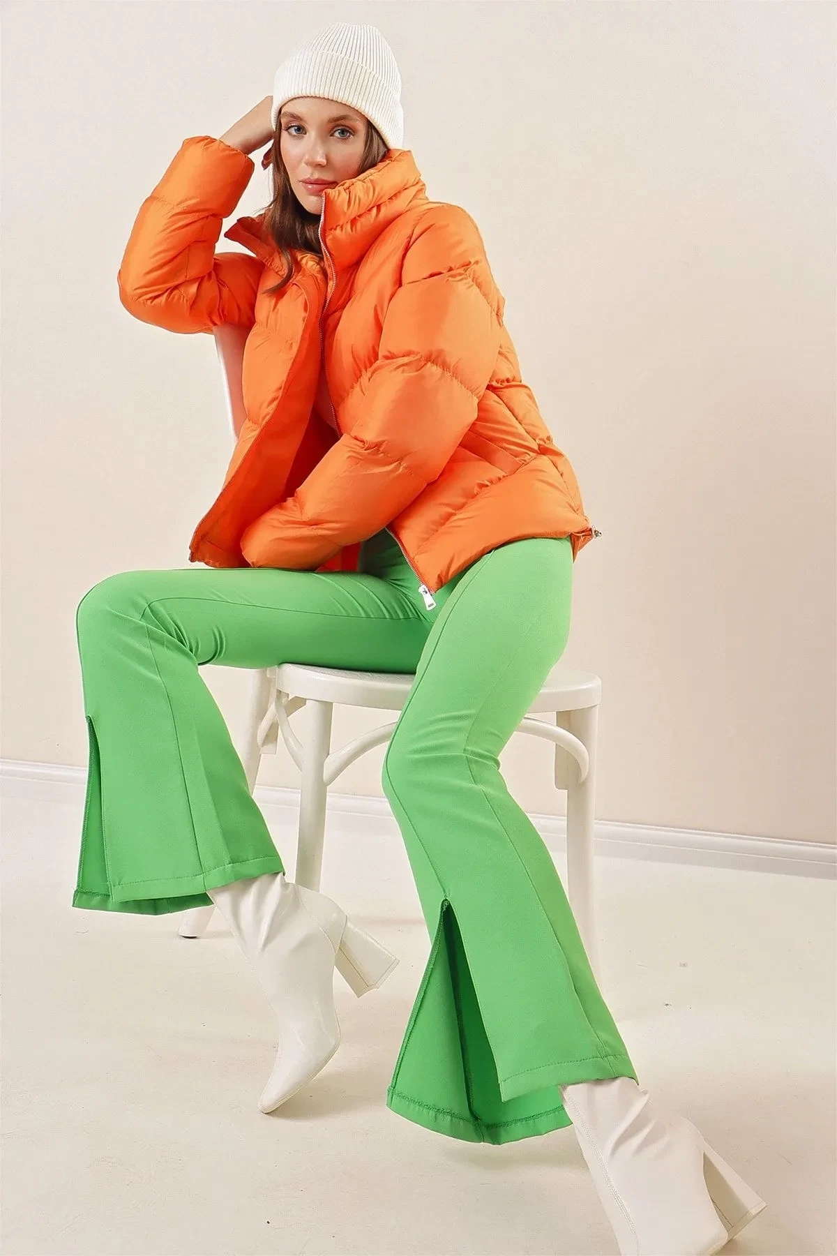 Kadın Turuncu Dik Yaka Bel Büzgülü Şişme Mont HZL25W-BD131791