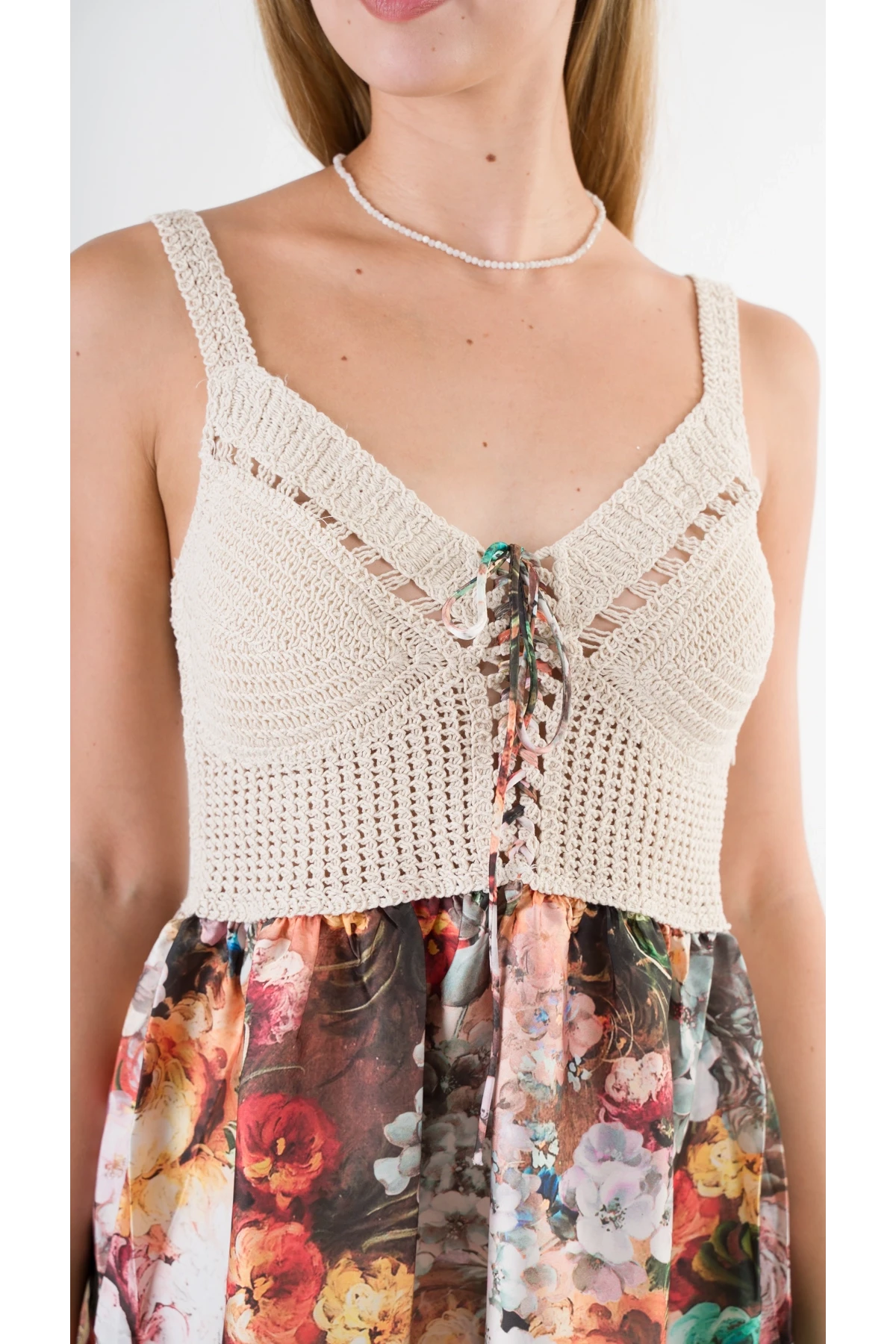 Kadın Yeşil Desenli Saten Yüzeyli V Yaka Halka Detaylı Kuşaklı Mini Elbise HZL24S-YY250