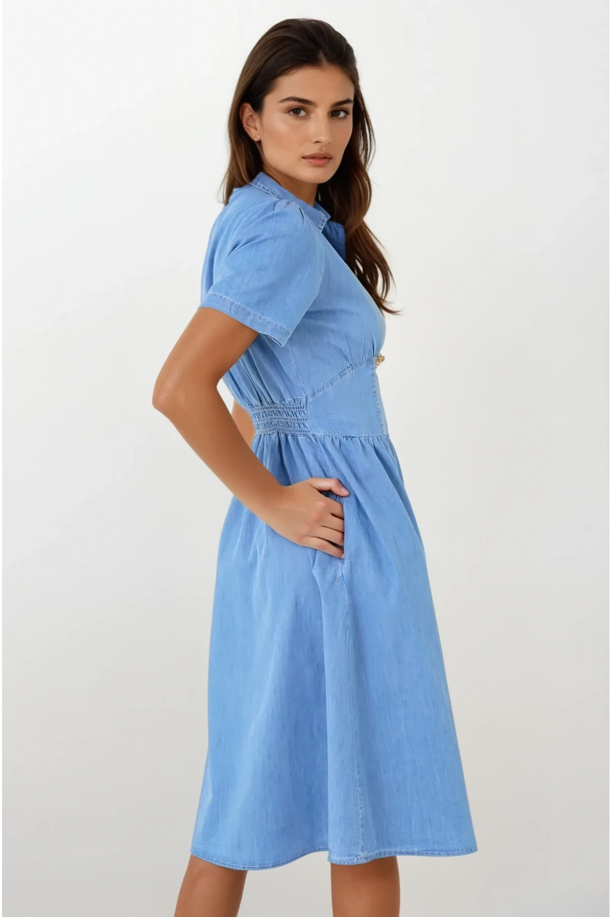 Kadın Açık Mavi Kısa Kollu Beli lastikli Yarım Düğmeli Göğüs Pensli Kot Elbise HZL22S-BD122101