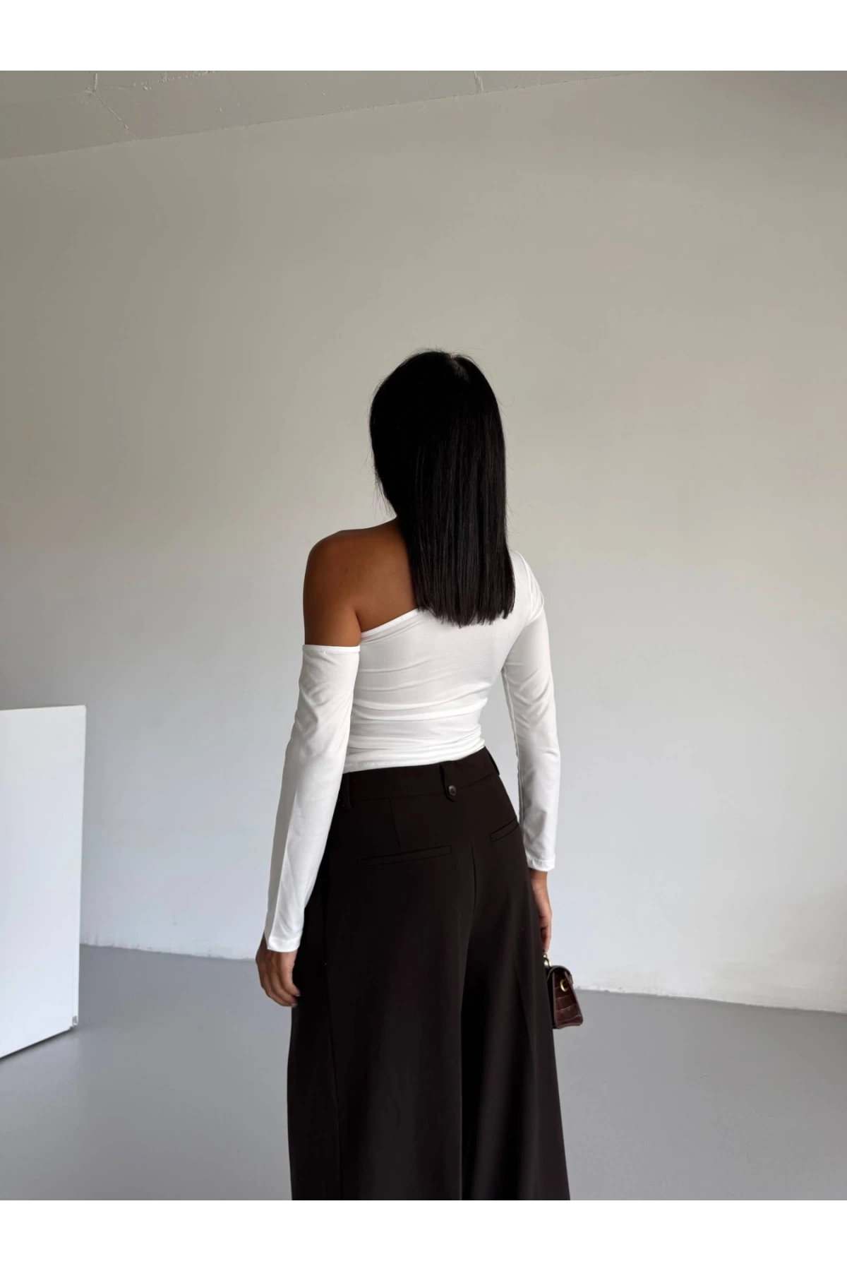 Kadın Beyaz Asimetrik Yaka Drapeli Sandy Bluz HZL25S-FRY123361