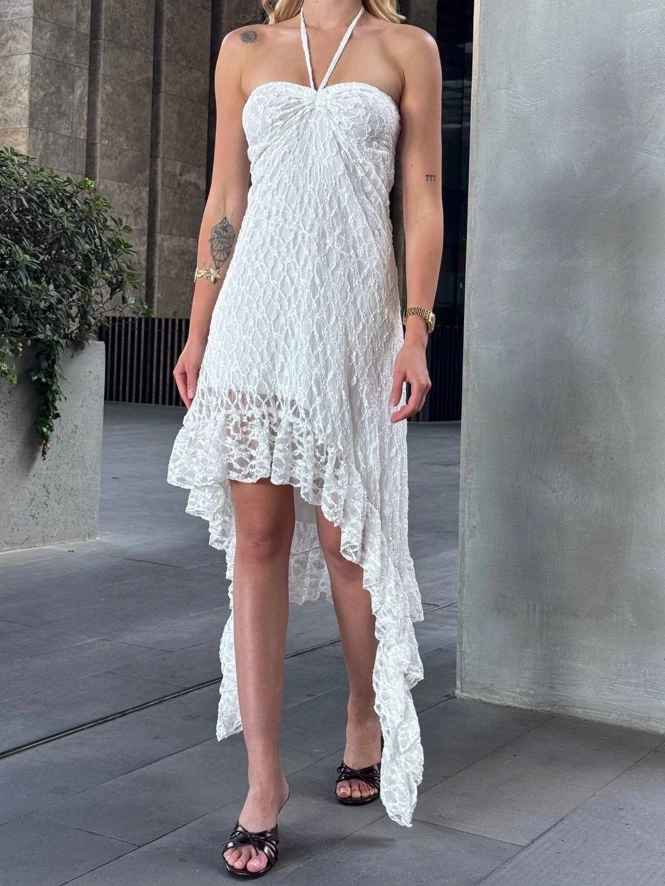 Kadın Beyaz Boyundan Bağlamalı Straplez Asimetrik Astarlı Dantel Elbise HZL25S-ZK13671