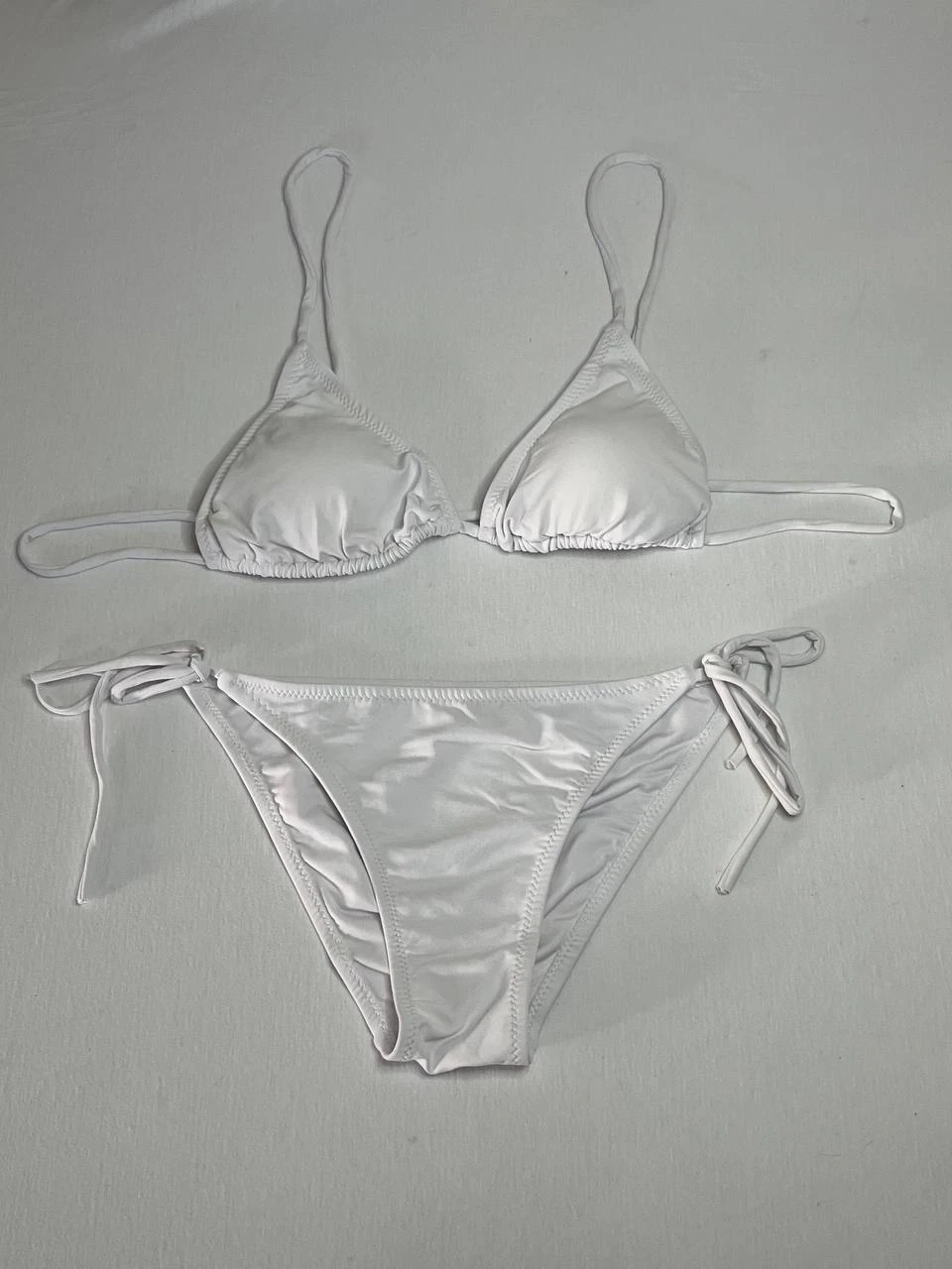 Kadın Beyaz Boyundan İp Bağlamalı Üçgen Bikini Takımı HZL25S-LC5005