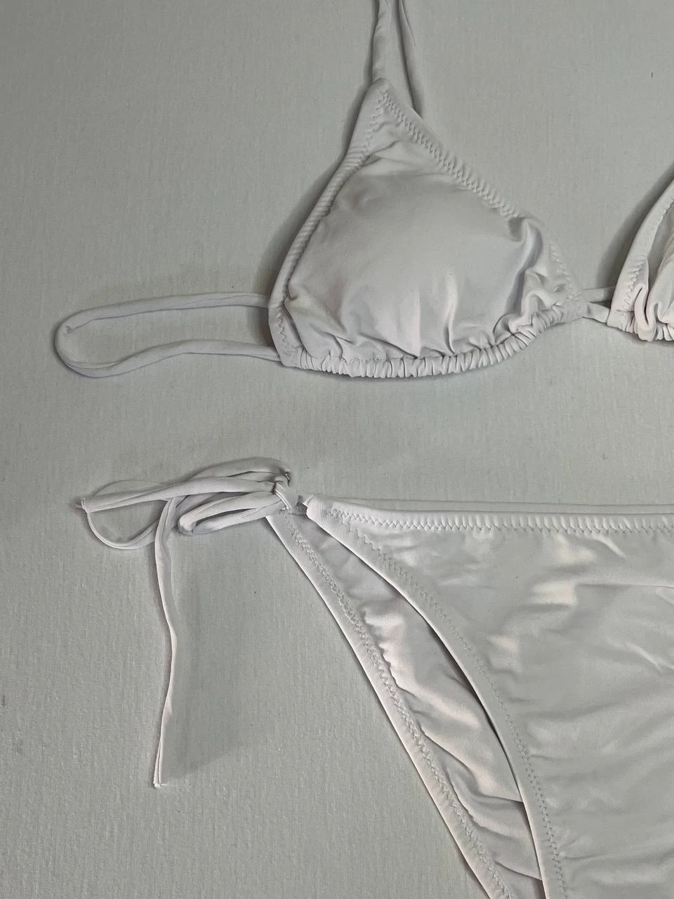 Kadın Beyaz Boyundan İp Bağlamalı Üçgen Bikini Takımı HZL25S-LC5005