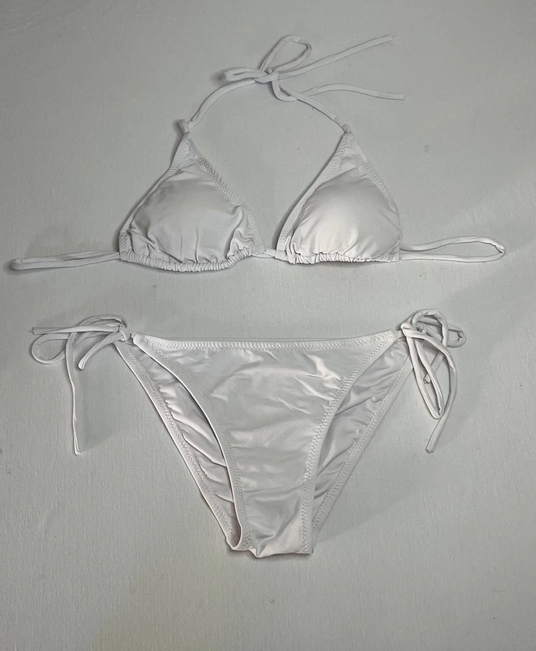 Kadın Beyaz Boyundan İp Bağlamalı Üçgen Bikini Takımı HZL25S-LC5005