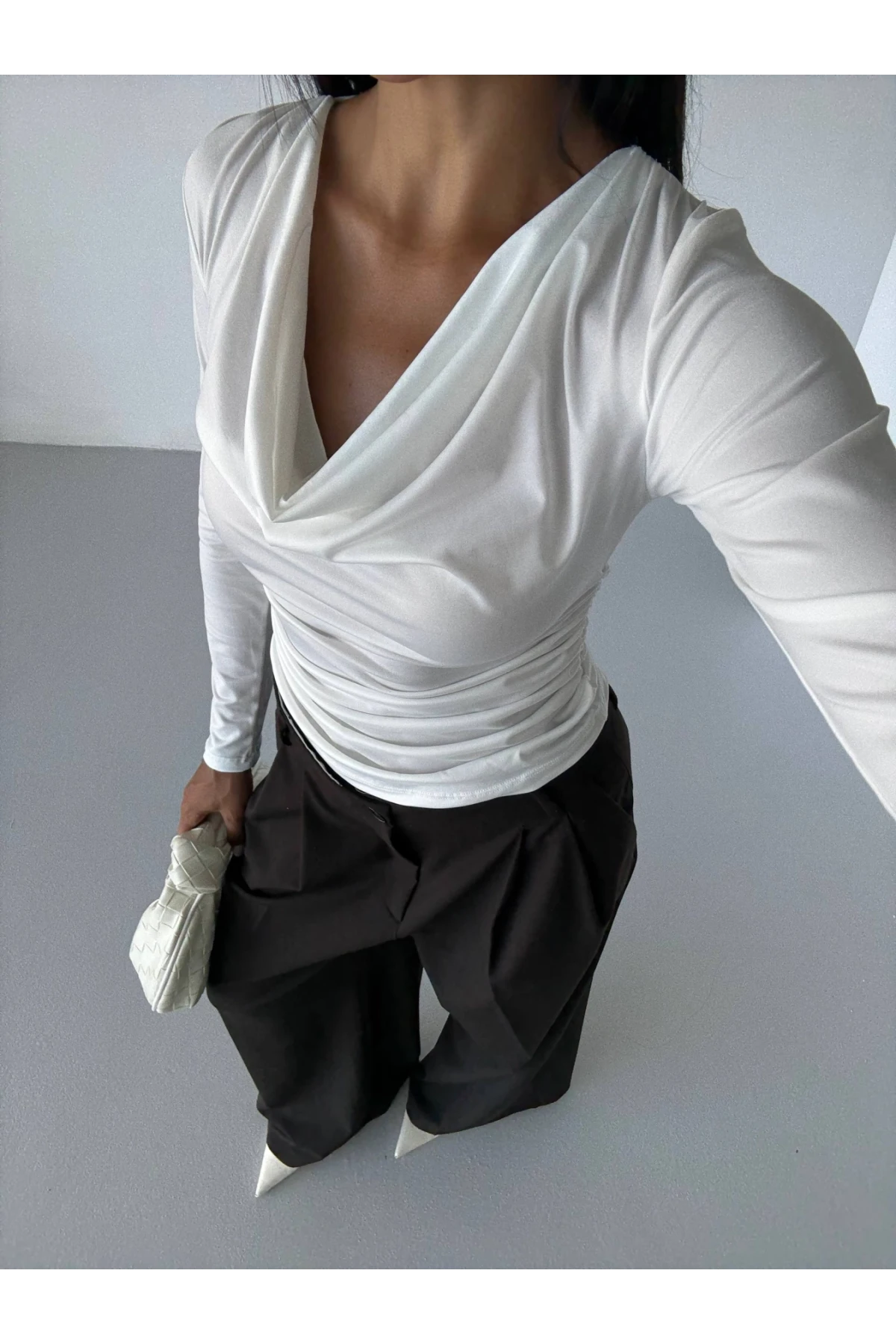 Kadın Beyaz Degaje Yaka Yandan Büzgülü Uzun Kol Sandy Bluz HZL24W-FRY122481