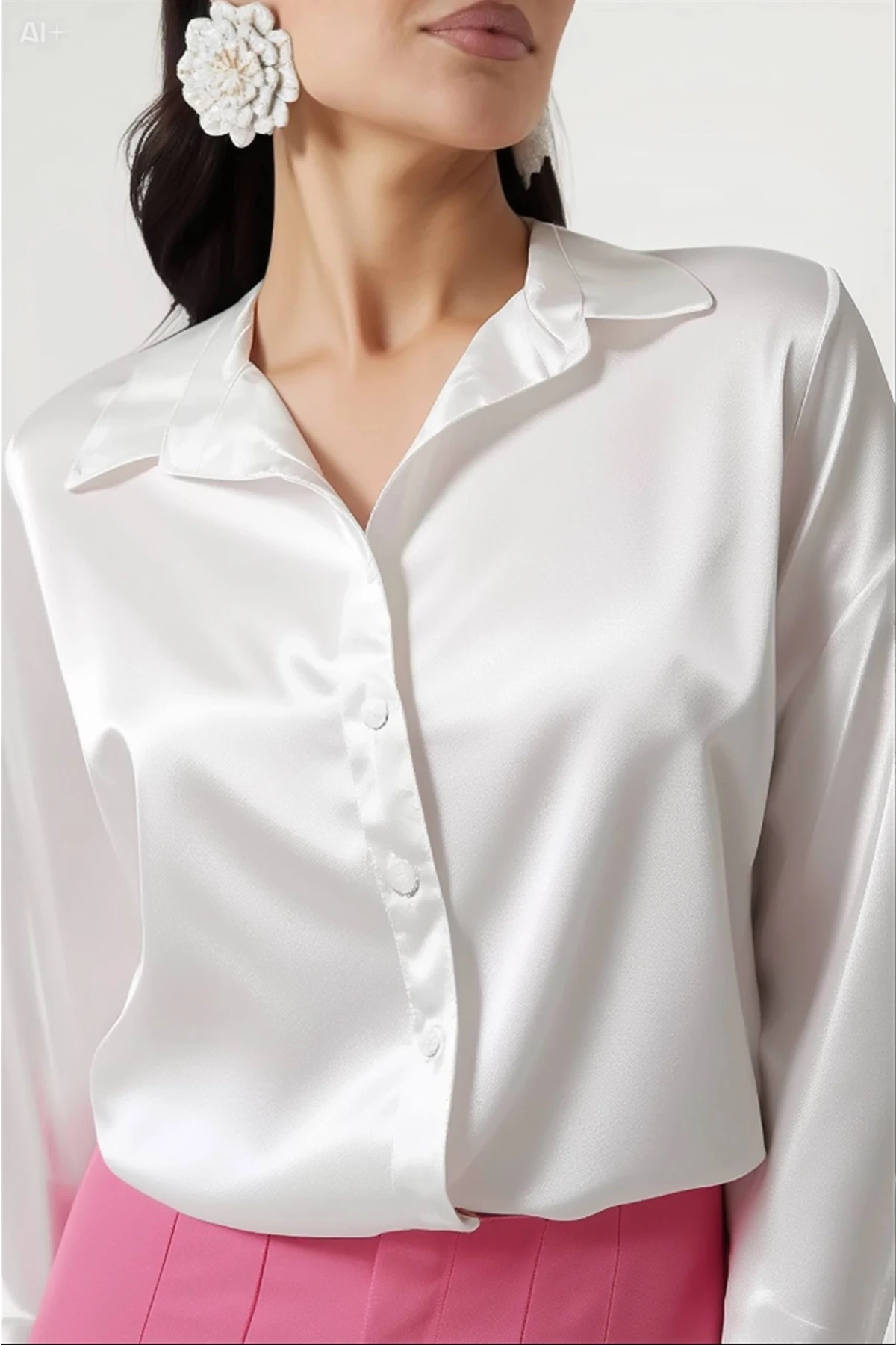 Kadın Beyaz Hafif Dökümlü Saten Yüzeyli Gömlek HZL22W-BD139641