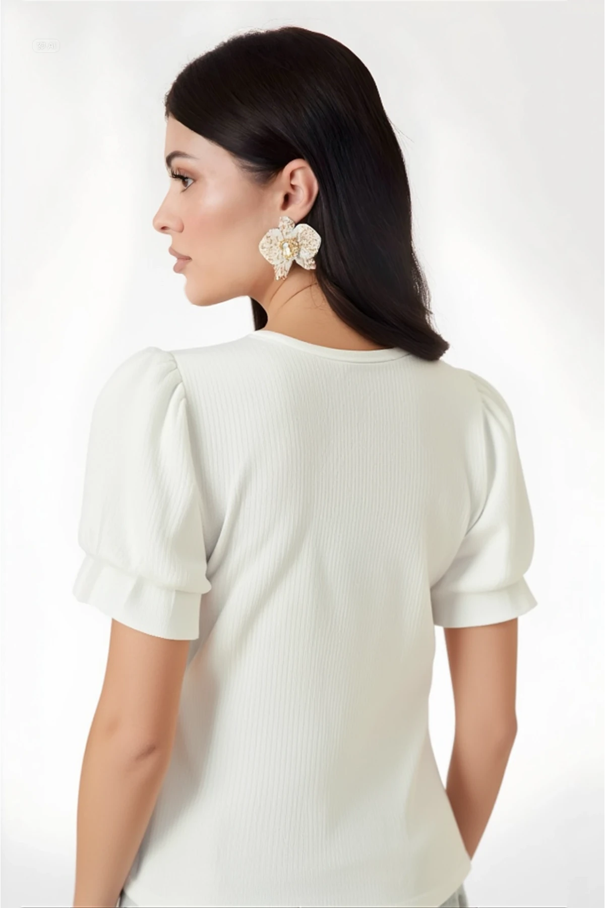 Kadın Beyaz Kare Yaka Örme Bluz HZL22W-BD104091