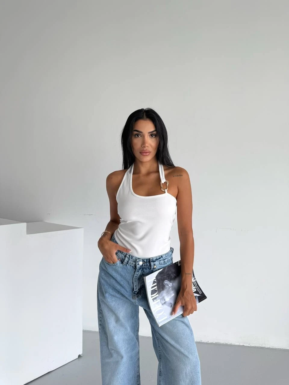 Kadın Beyaz Ottoman Kumaş Halter Yaka Toka Detay Bluz HZL26W-FRY123321