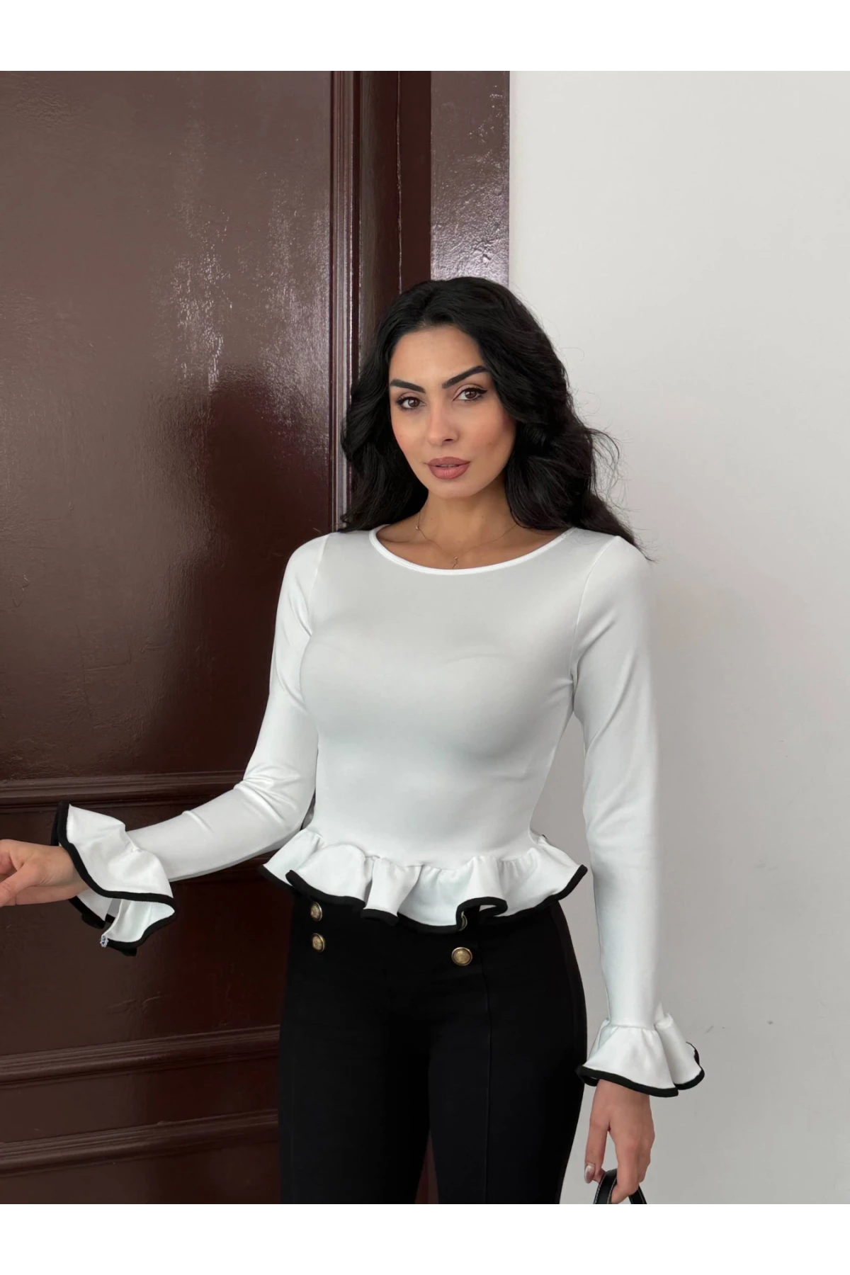 Kadın Beyaz Uzun Kollu Volanlı ve Biyeli Dalgıç Kumaş Bluz HZL25W-FRY123651