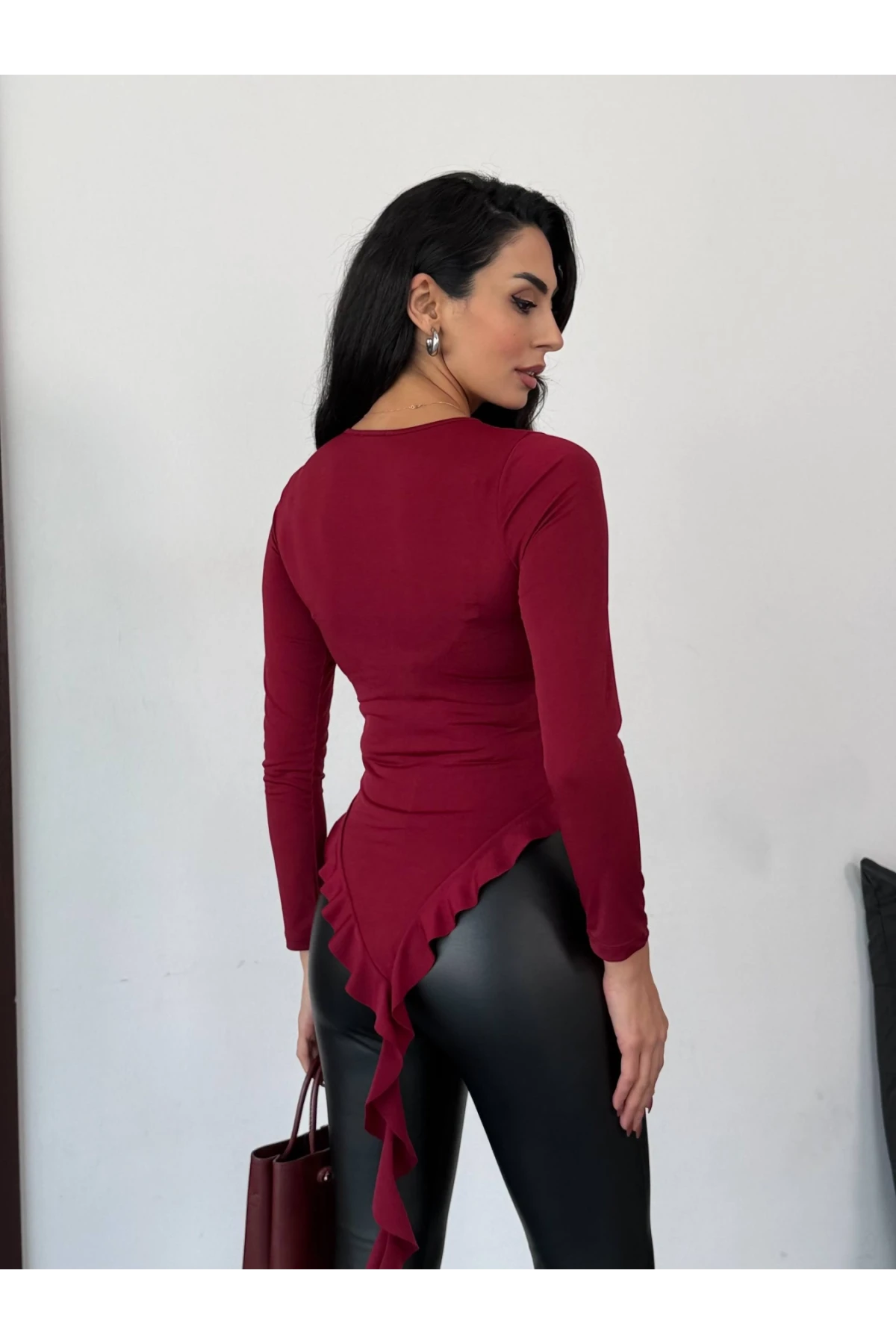 Kadın Bordo Fırfır Detaylı Uzun Kol Asimetrik Bluz HZL25W-FRY123621