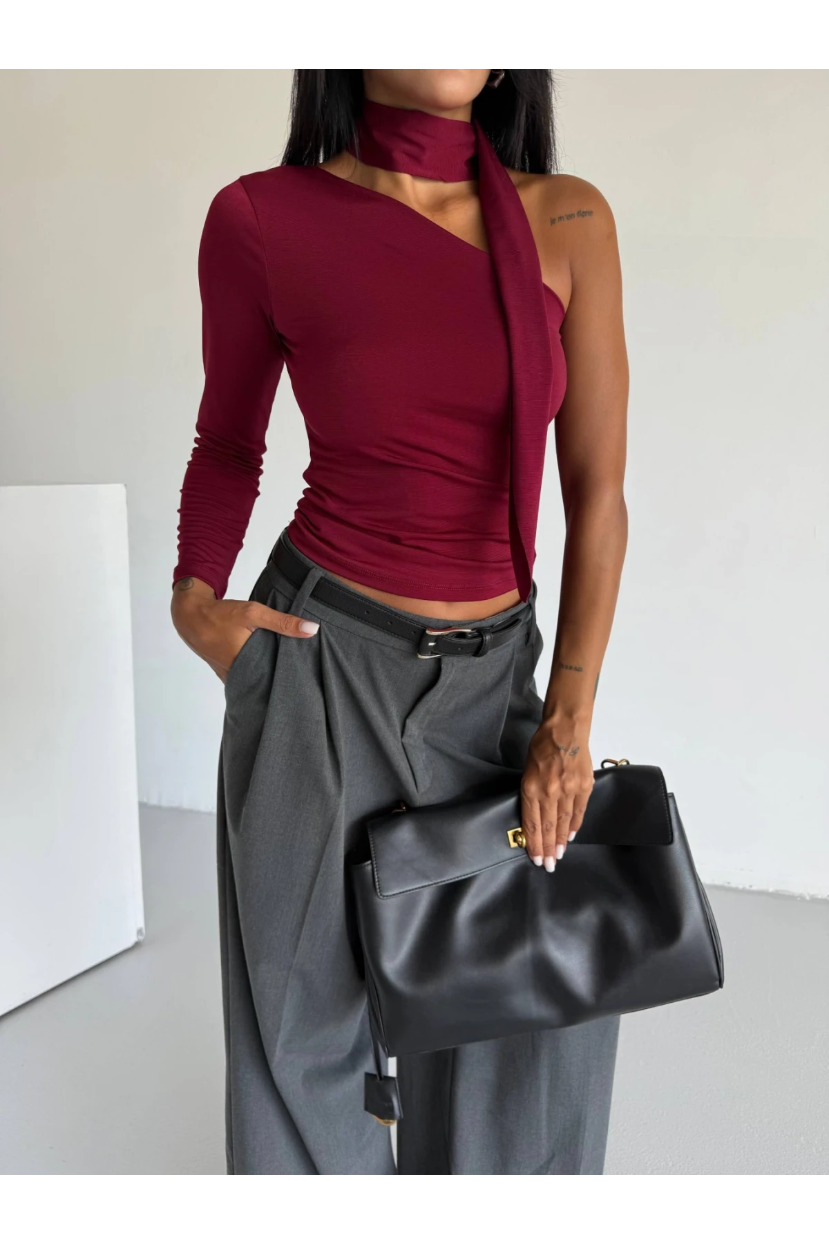 Kadın Bordo Fularlı Sandy Kumaş Asimetrik Kesim Bluz HZL25S-FRY123371