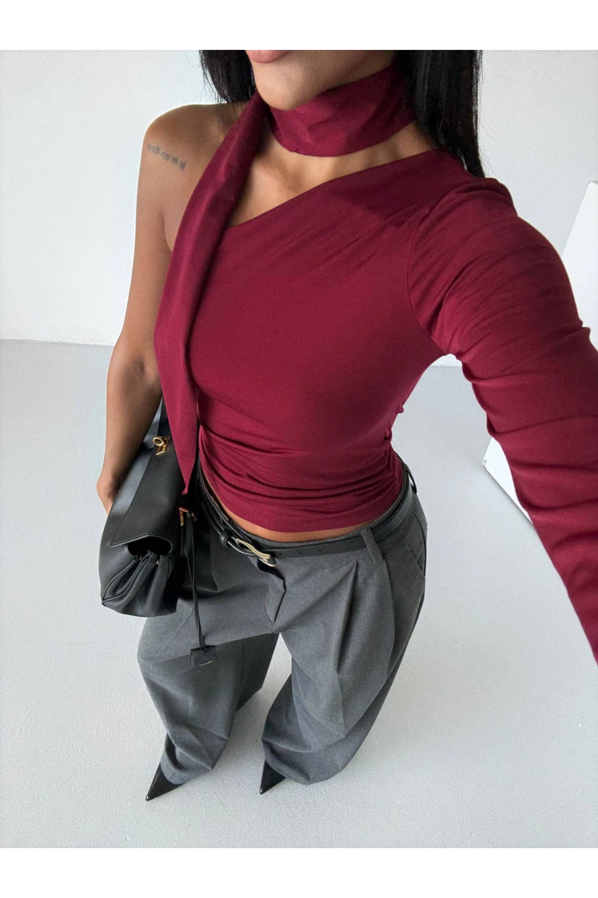 Kadın Bordo Fularlı Sandy Kumaş Asimetrik Kesim Bluz HZL25S-FRY123371