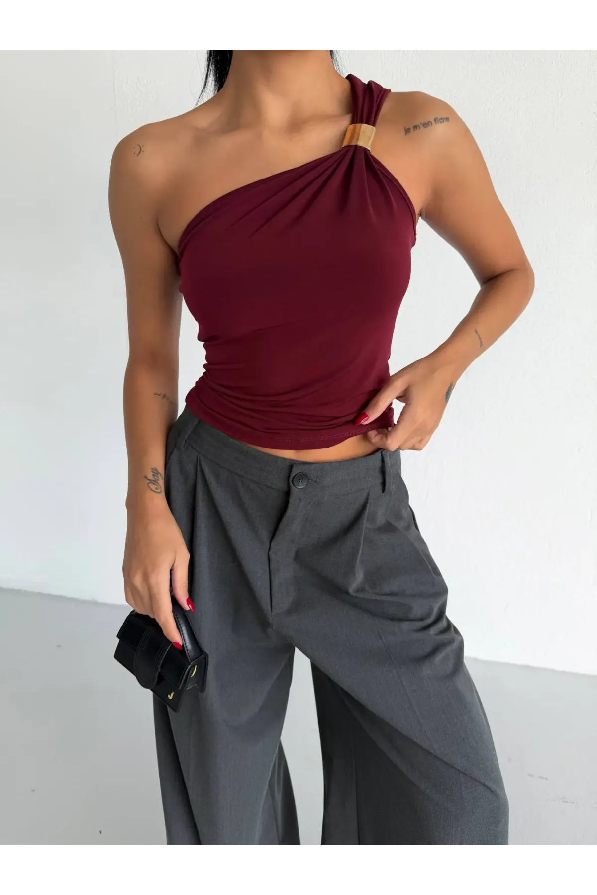 Kadın Bordo Tek Omuz Gold Metal Detaylı Sandy Bluz HZL26S-FRY123821