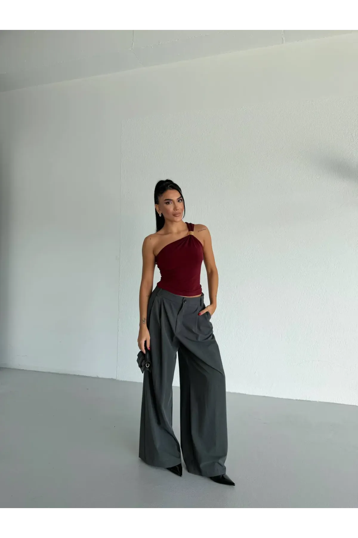 Kadın Bordo Tek Omuz Gold Metal Detaylı Sandy Bluz HZL26S-FRY123821