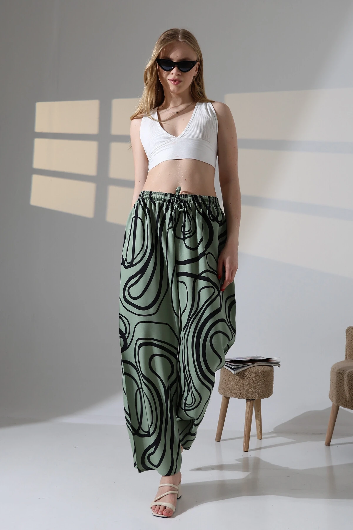 Kadın Çağla Desenli Beli Lastikli Cepsiz Bol Kesim Viskon Pantolon HZL25S-DSB17771