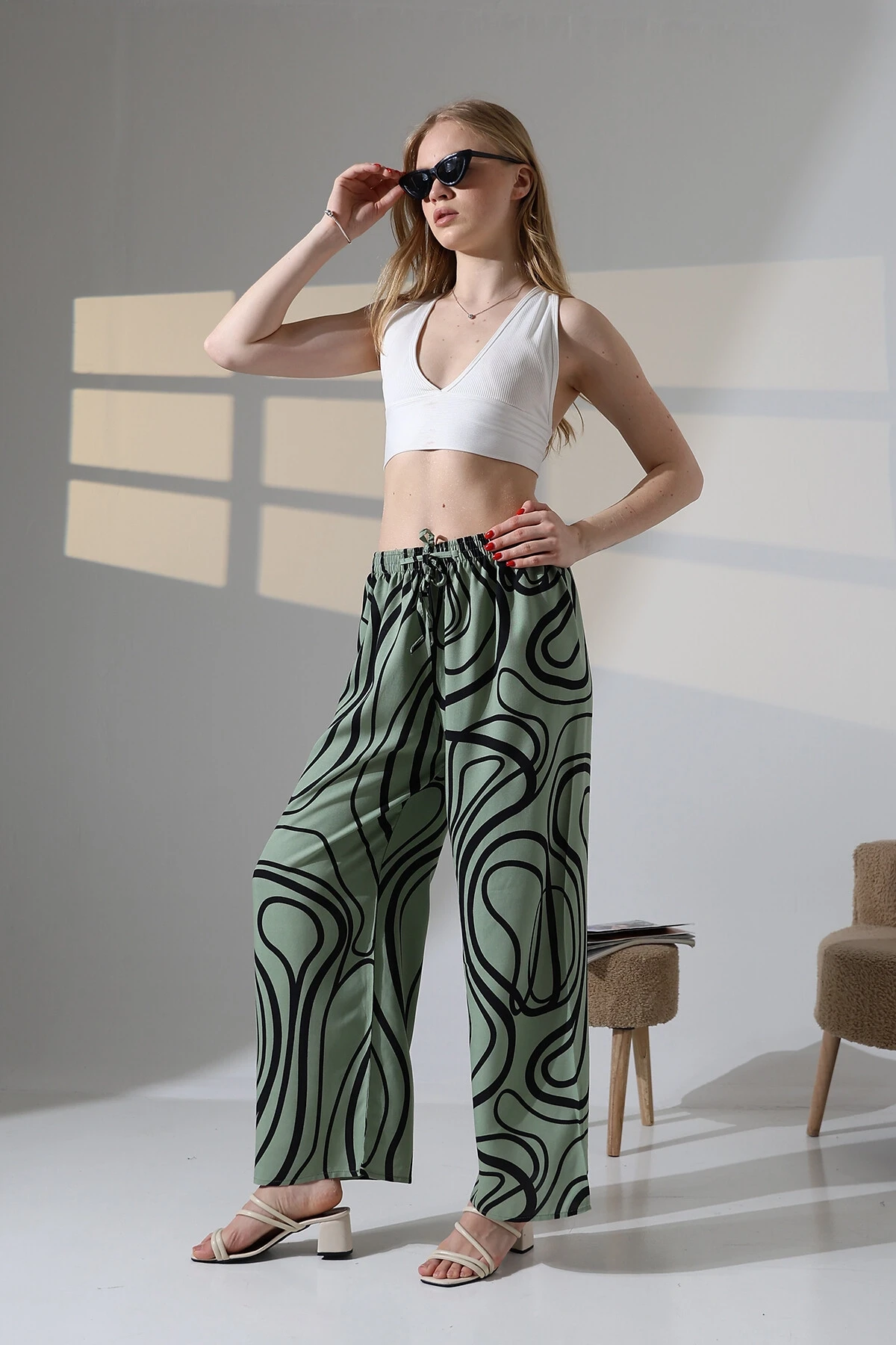 Kadın Çağla Desenli Beli Lastikli Cepsiz Bol Kesim Viskon Pantolon HZL25S-DSB17771