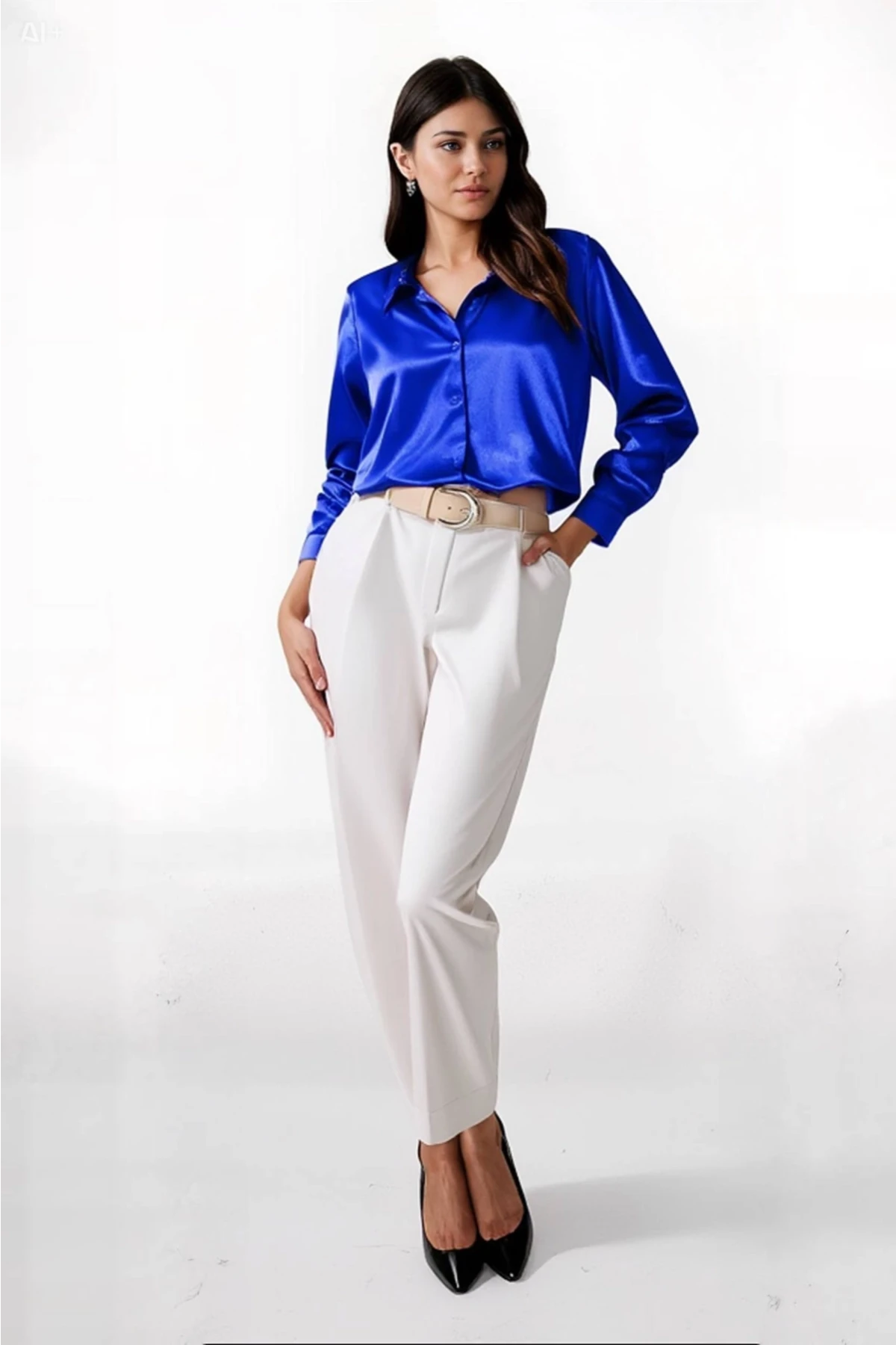 Kadın Canlı Mavi Hafif Dökümlü Saten Yüzeyli Gömlek HZL22W-BD139641
