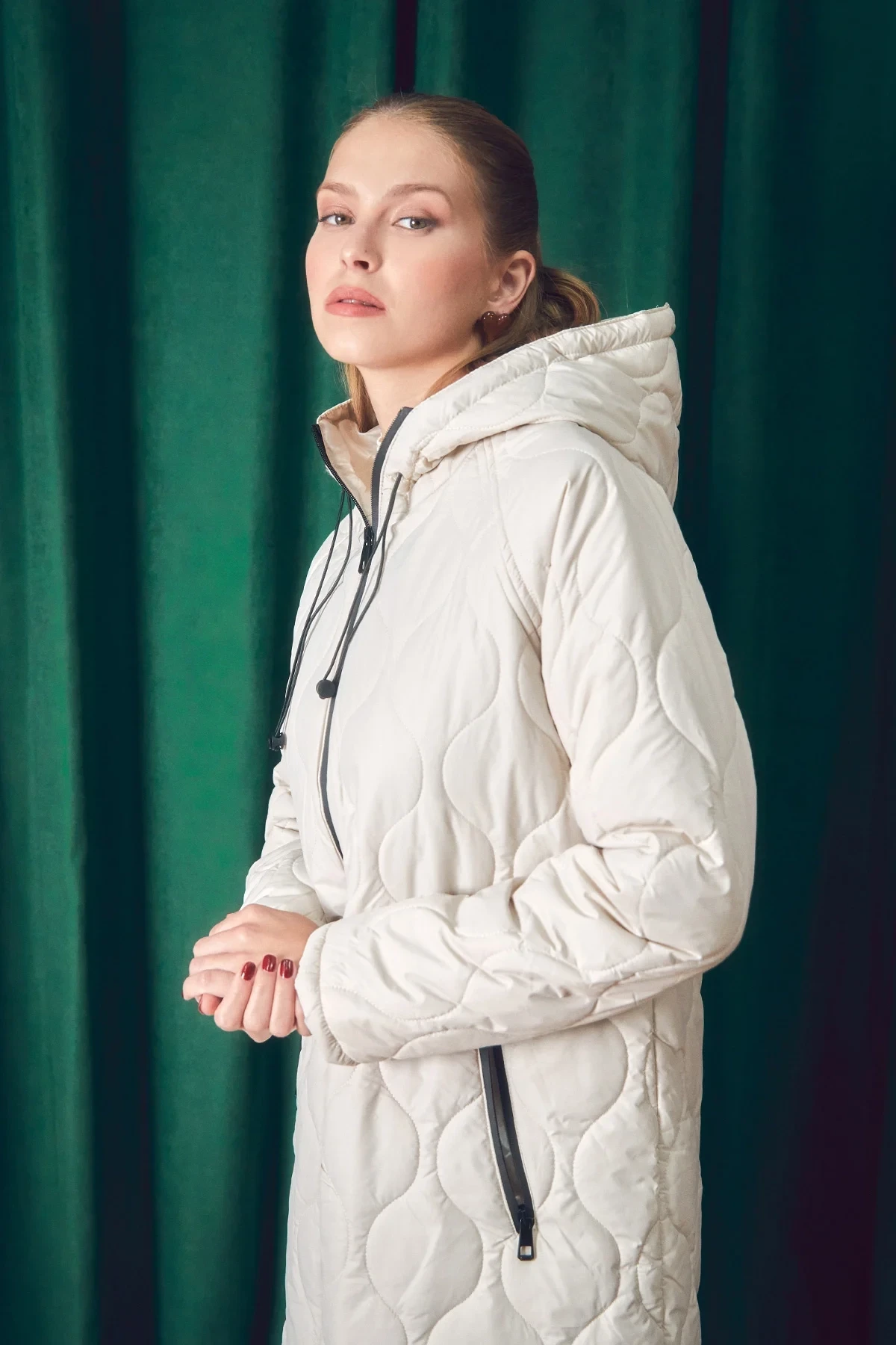 Kadın Ekru Kapüşonlu Kapitone Uzun Şişme Mont HZL24W-BD151771