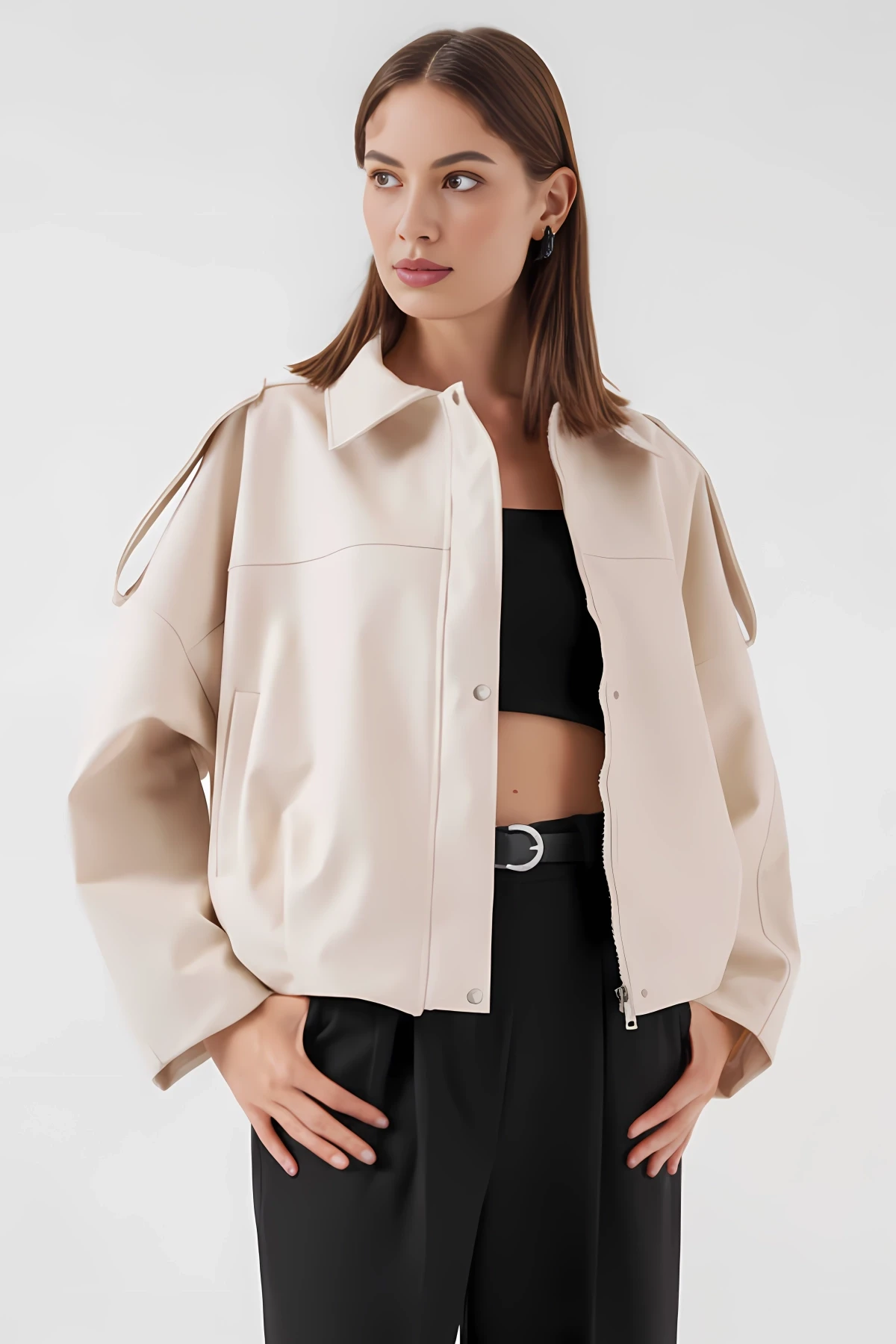 Kadın Ekru Oversize Fermuarlı ve Düğmeli Yandan Cepli Suni Deri Ceket HZL25W-BD110551