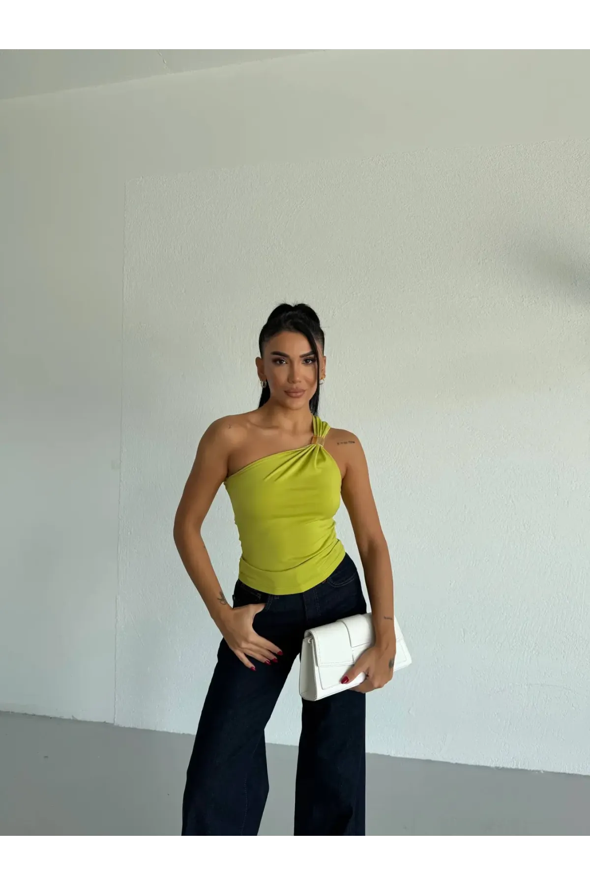 Kadın Fıstık Yeşili Tek Omuz Gold Metal Detaylı Sandy Bluz HZL26S-FRY123821