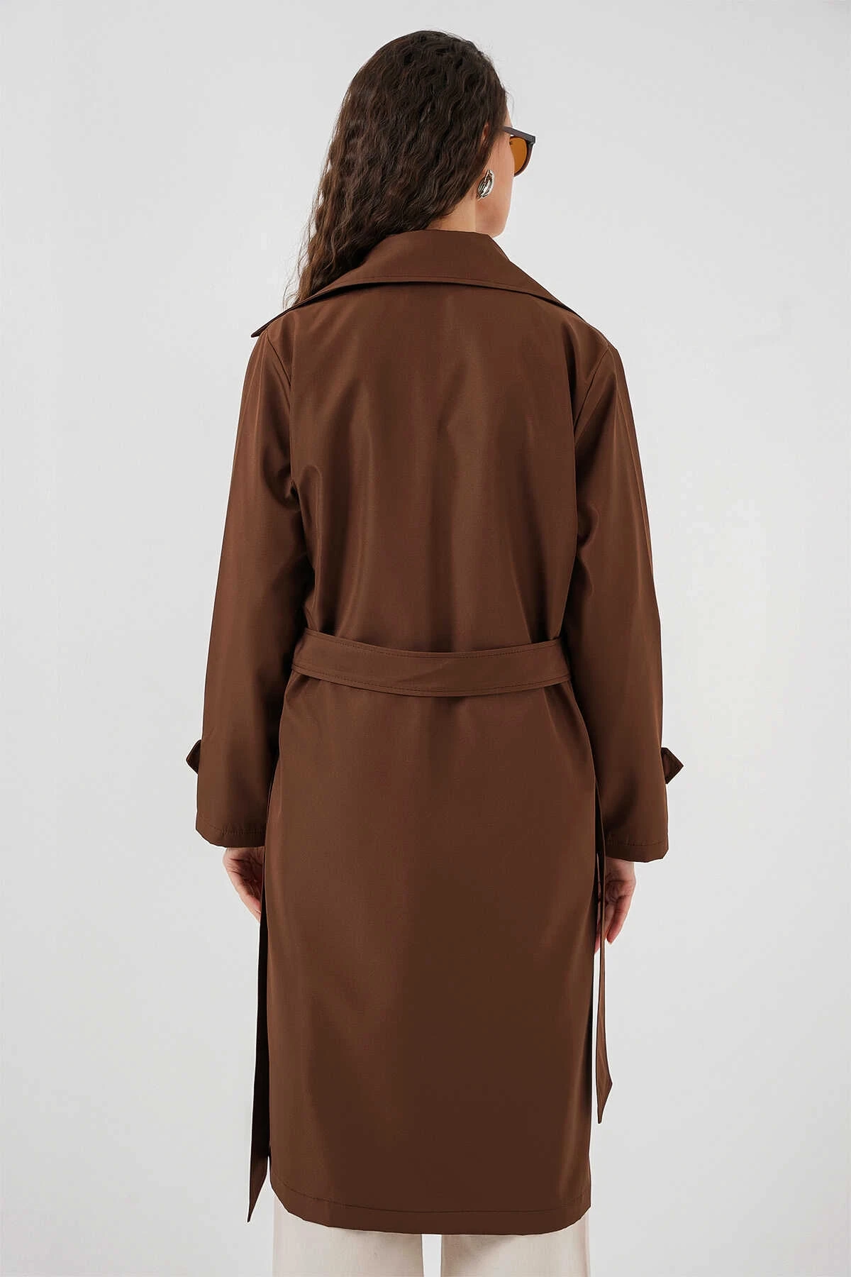 Kadın Kahverengi Kruvaze Yaka Kuşaklı Astarlı Trençkot HZL25W-BD159181