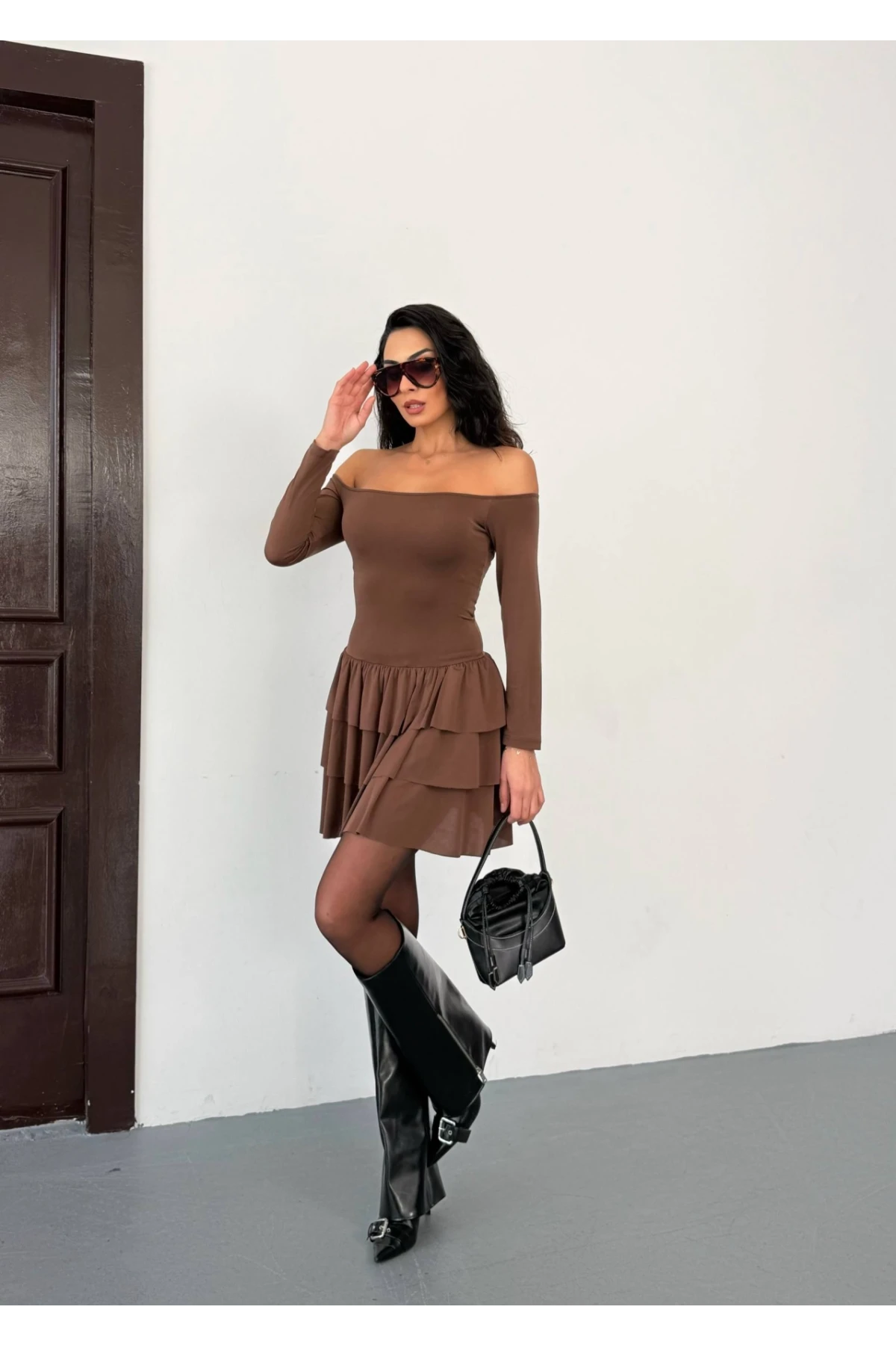 Kadın Kahverengi Straplez Yaka Kat Kat Etek Detaylı Mini Elbise HZL25W-FRY123581
