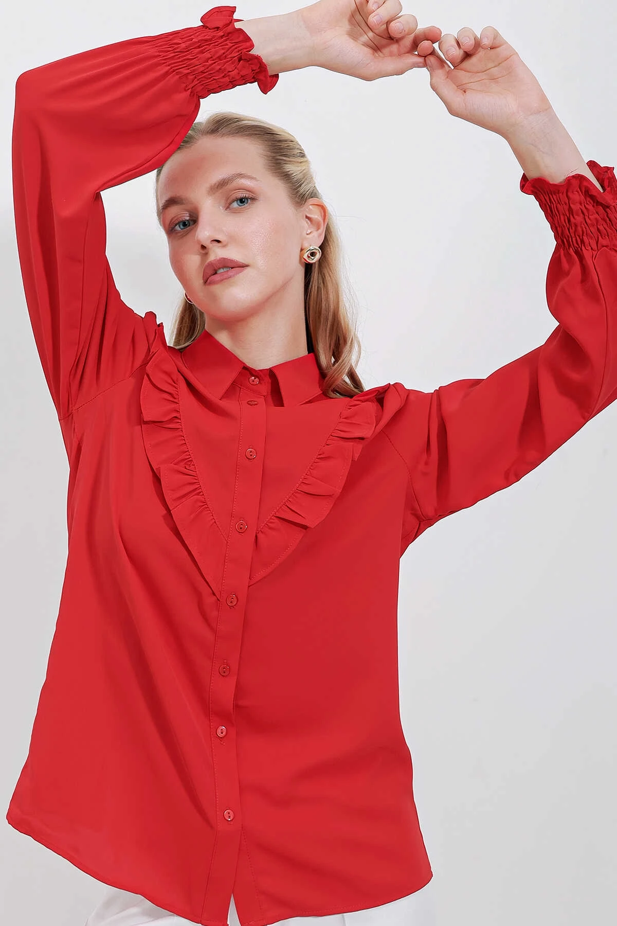 Kadın Kırmızı Fırfır Detaylı Uzun Kollu Şık Gömlek HZL25W-BD1202231