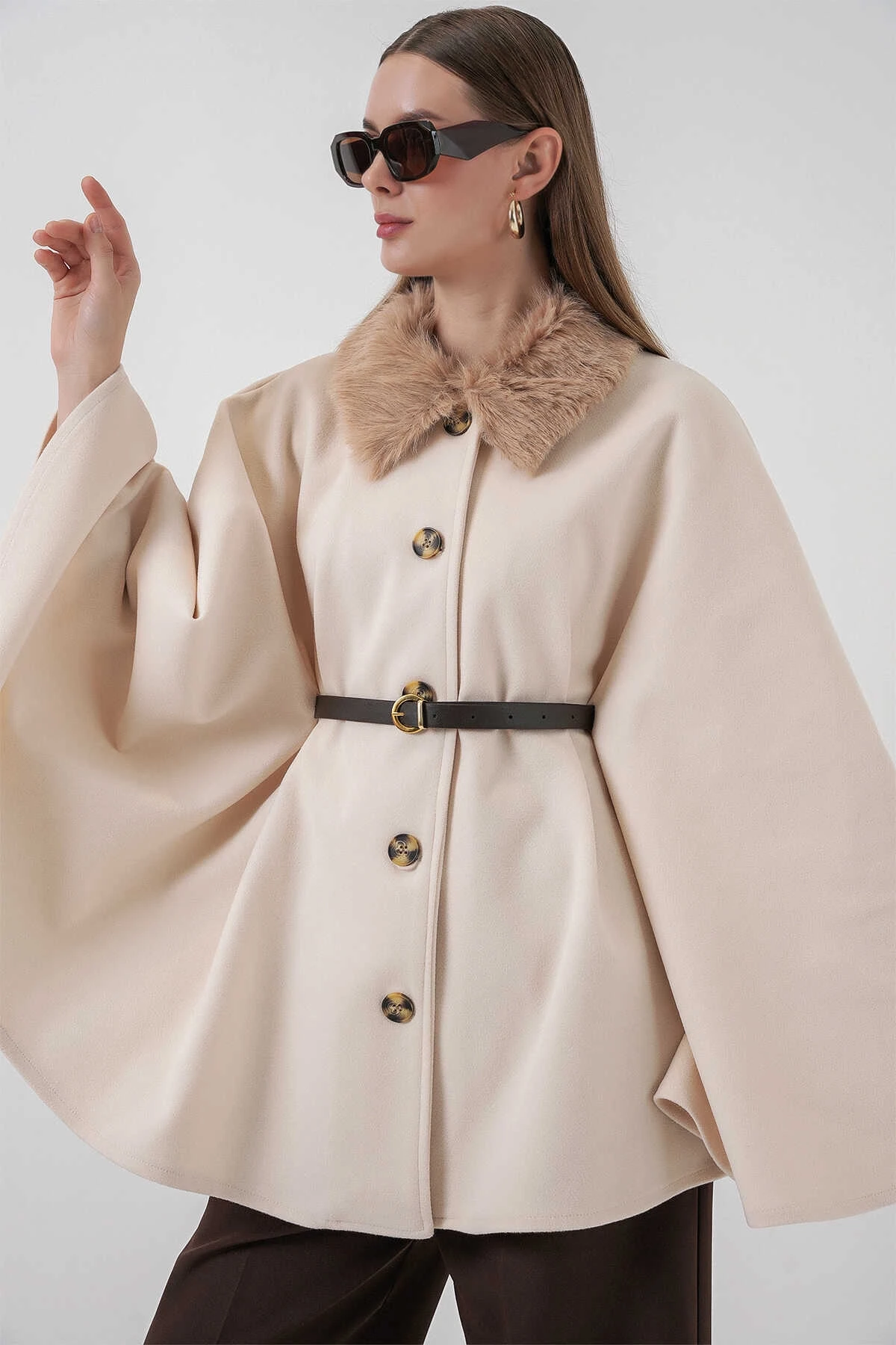 Kadın Krem Yakası Kürklü Düğmeli Kemerli Kaşe Panço HZL25W-BD191651