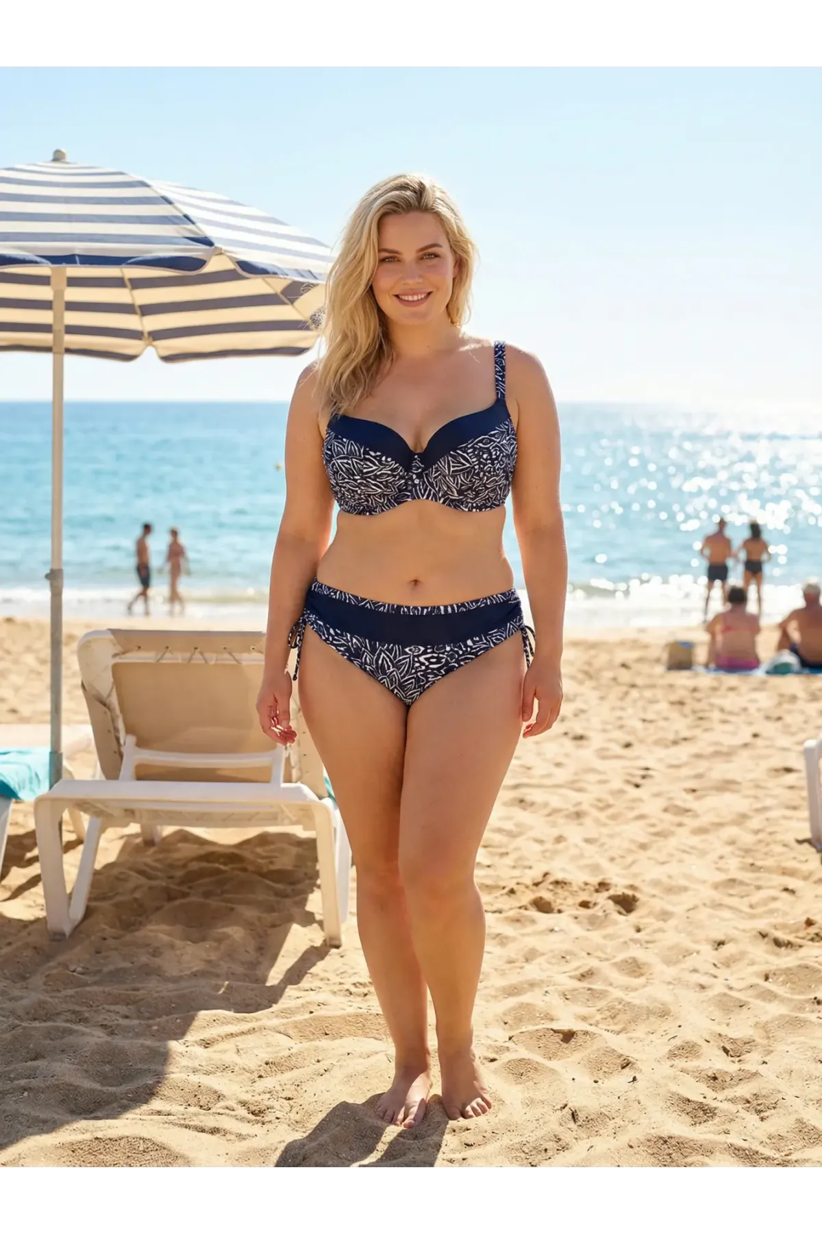 Kadın Lacivert Beyaz Desenli Büyük Beden Astarlı Bikini Takım HZL25S-LC4006