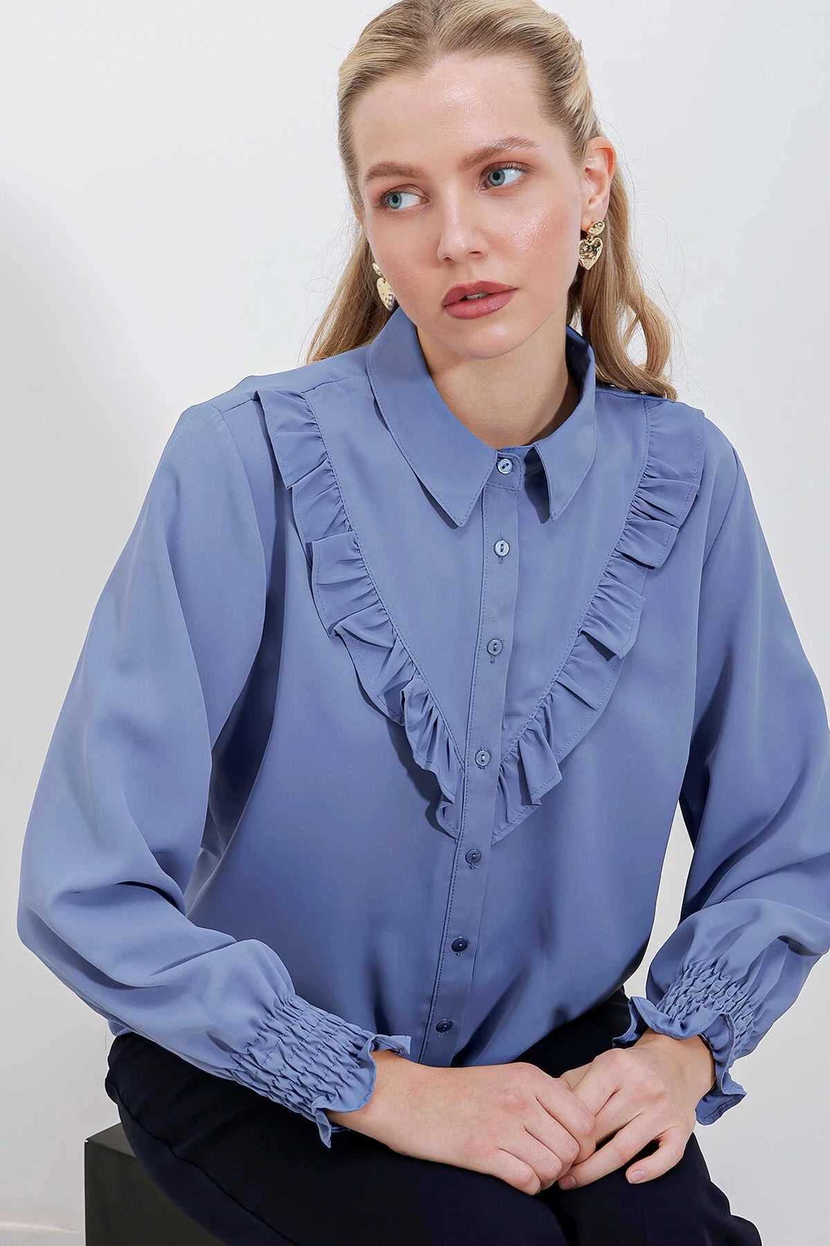 Kadın Mavi Fırfır Detaylı Uzun Kollu Şık Gömlek HZL25W-BD1202231