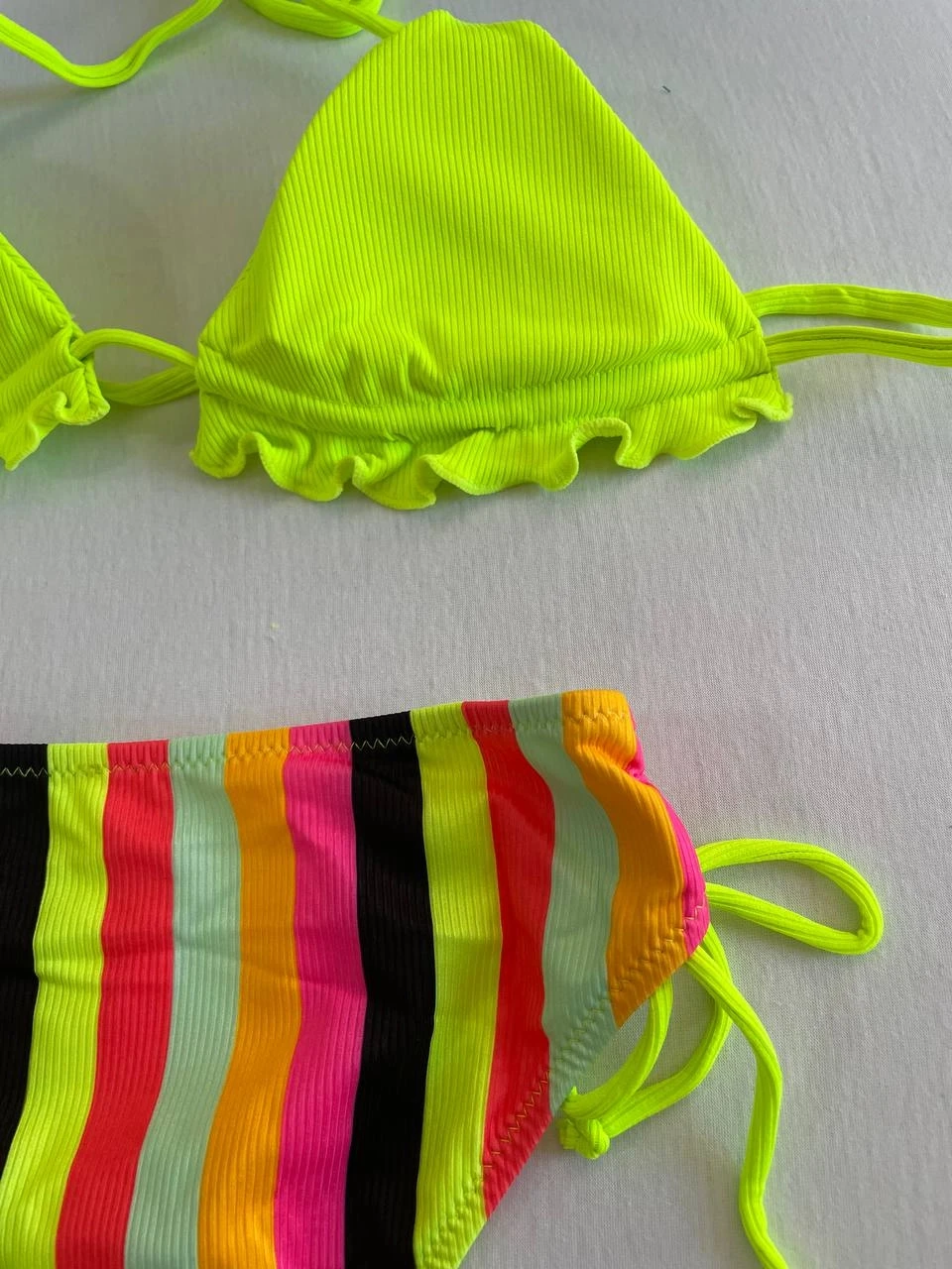 Kadın Neon Sarı Renk Desenli Boyundan Bağlamalı Bikini Takım HZL25S-LC3350