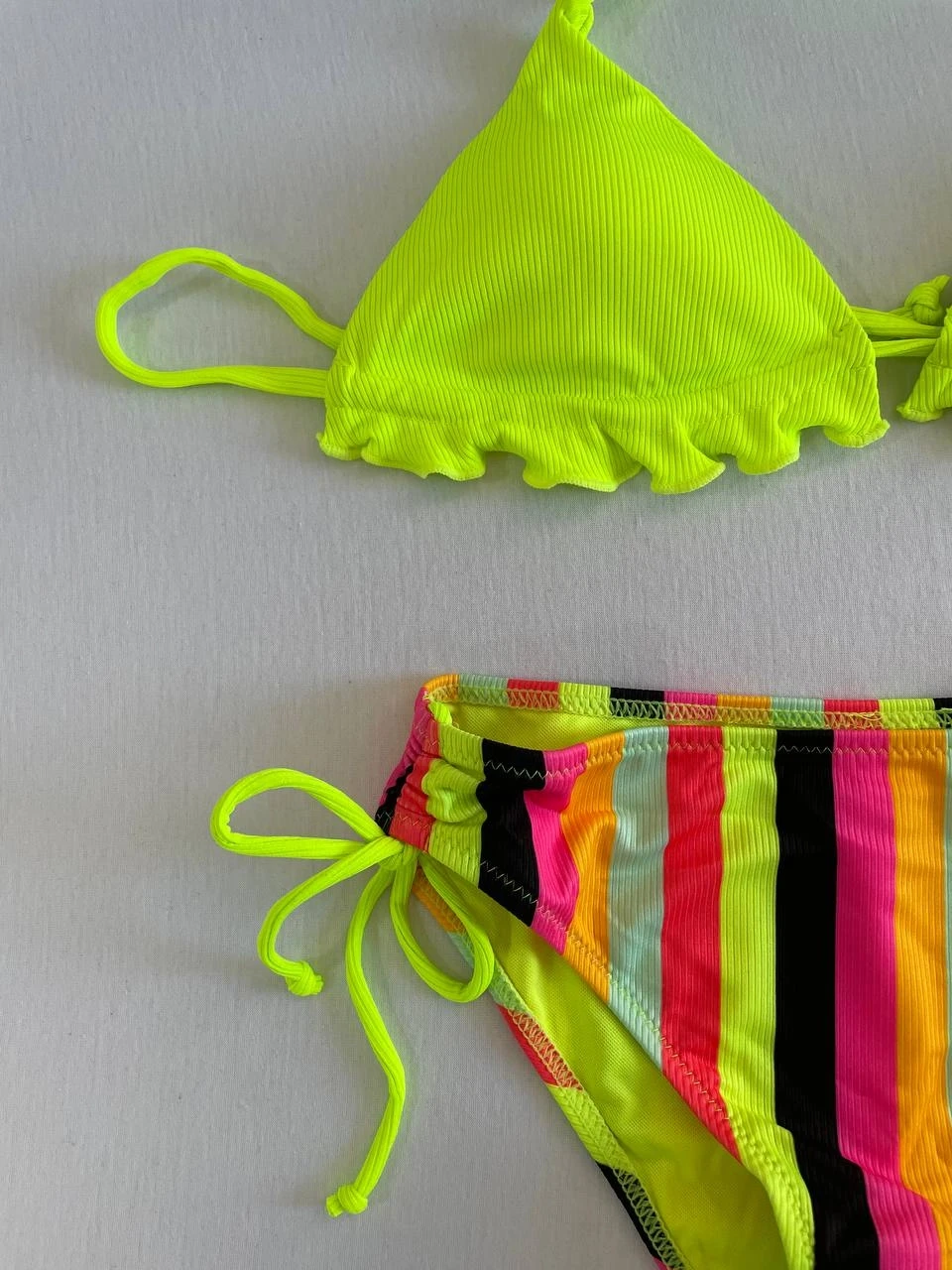 Kadın Neon Sarı Renk Desenli Boyundan Bağlamalı Bikini Takım HZL25S-LC3350
