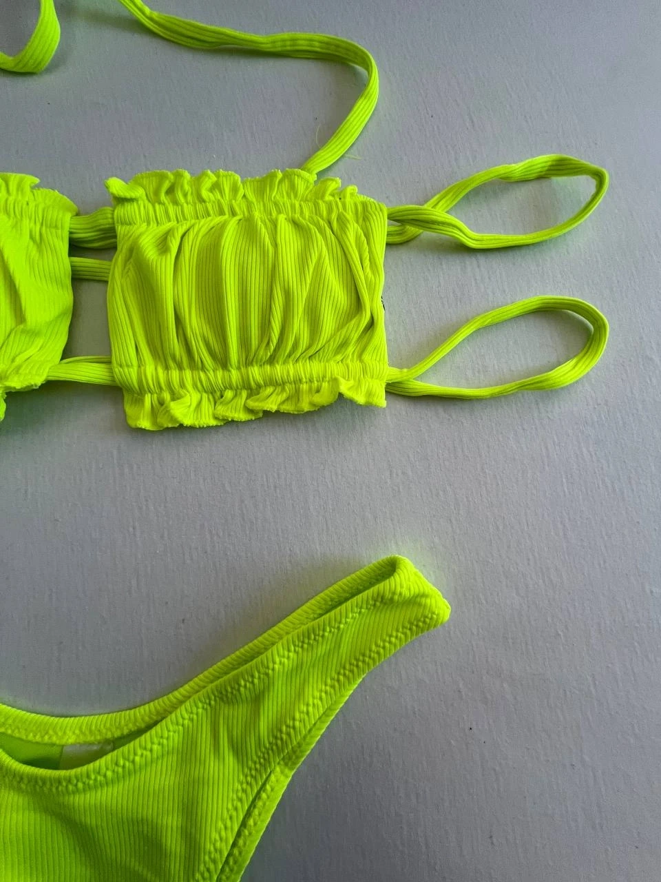 Kadın Neon Yeşil İp Bağlamalı Büzgülü Straplez Bikini Takım HZL25S-LC2226