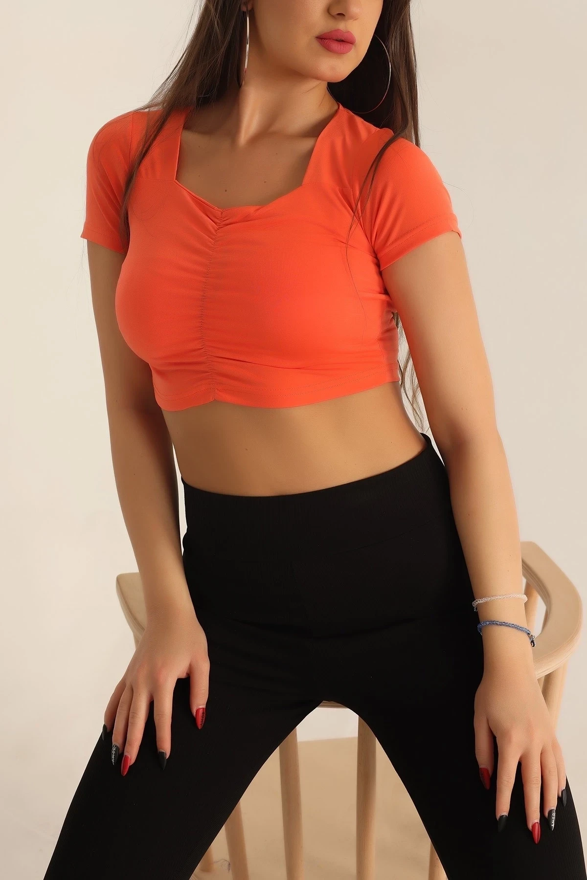 Kadın Oranj Kare Yaka Ön Büzgülü Crop Bluz HZL23S-SND120151