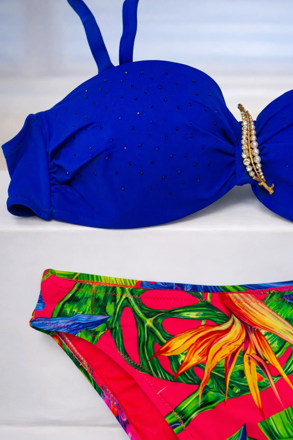 Kadın Saks Mavi Taş İşlemeli Toka Aksesuarlı Astarlı Bikini Takım HZL25S-LC208