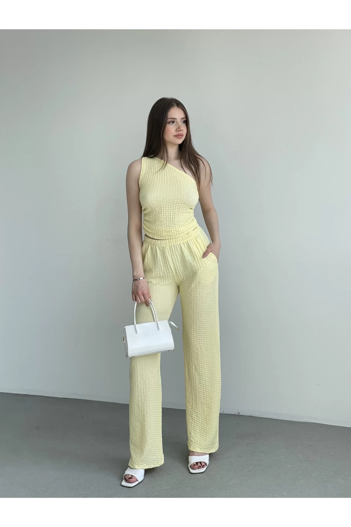Kadın Sarı Beli Lastilkli Gofre Kumaş Pantolon HZL24S-ZK13261