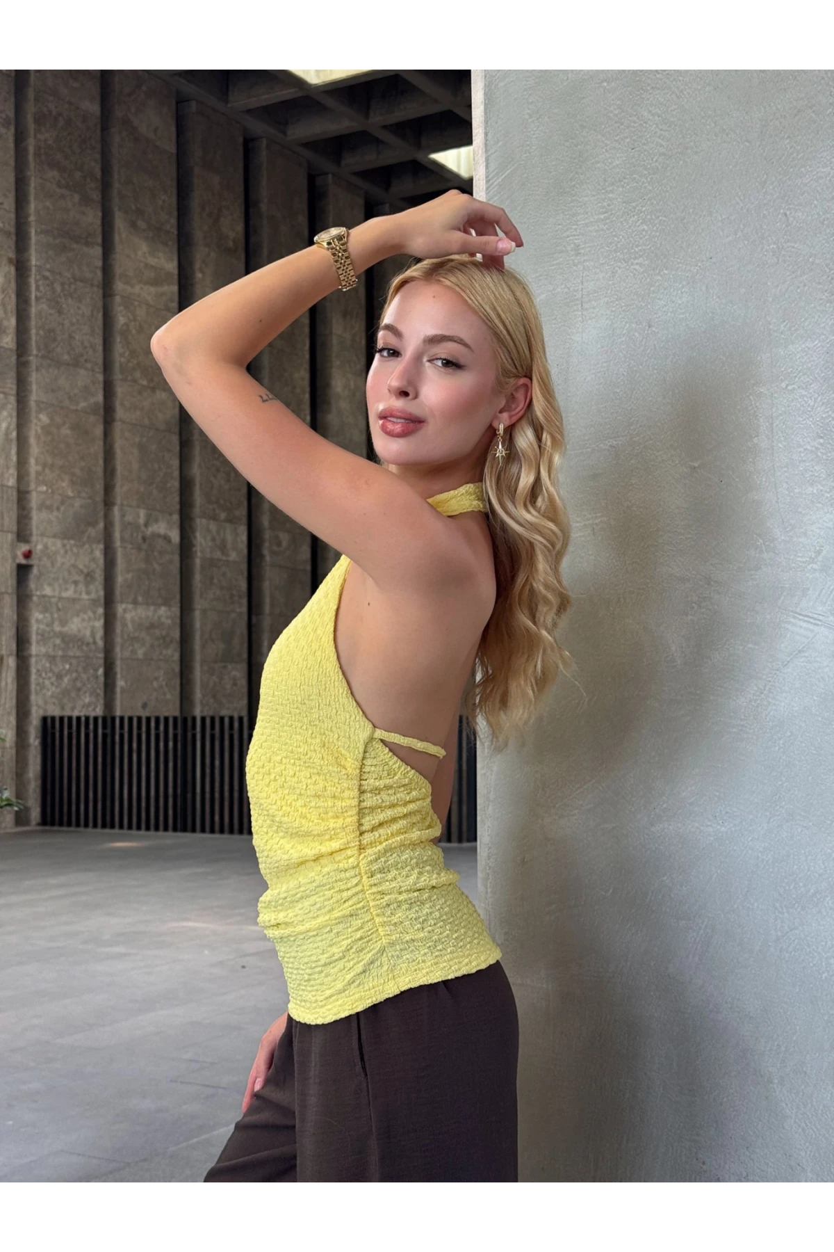 Kadın Sarı Boyundan Bağlamalı Gofre Kumaş Bluz HZL25S-ZK13631