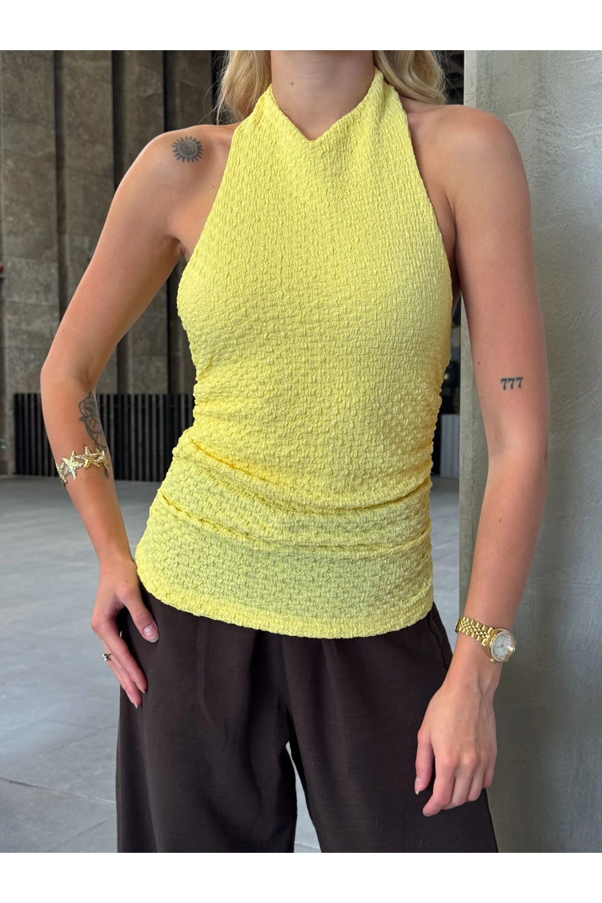 Kadın Sarı Boyundan Bağlamalı Gofre Kumaş Bluz HZL25S-ZK13631