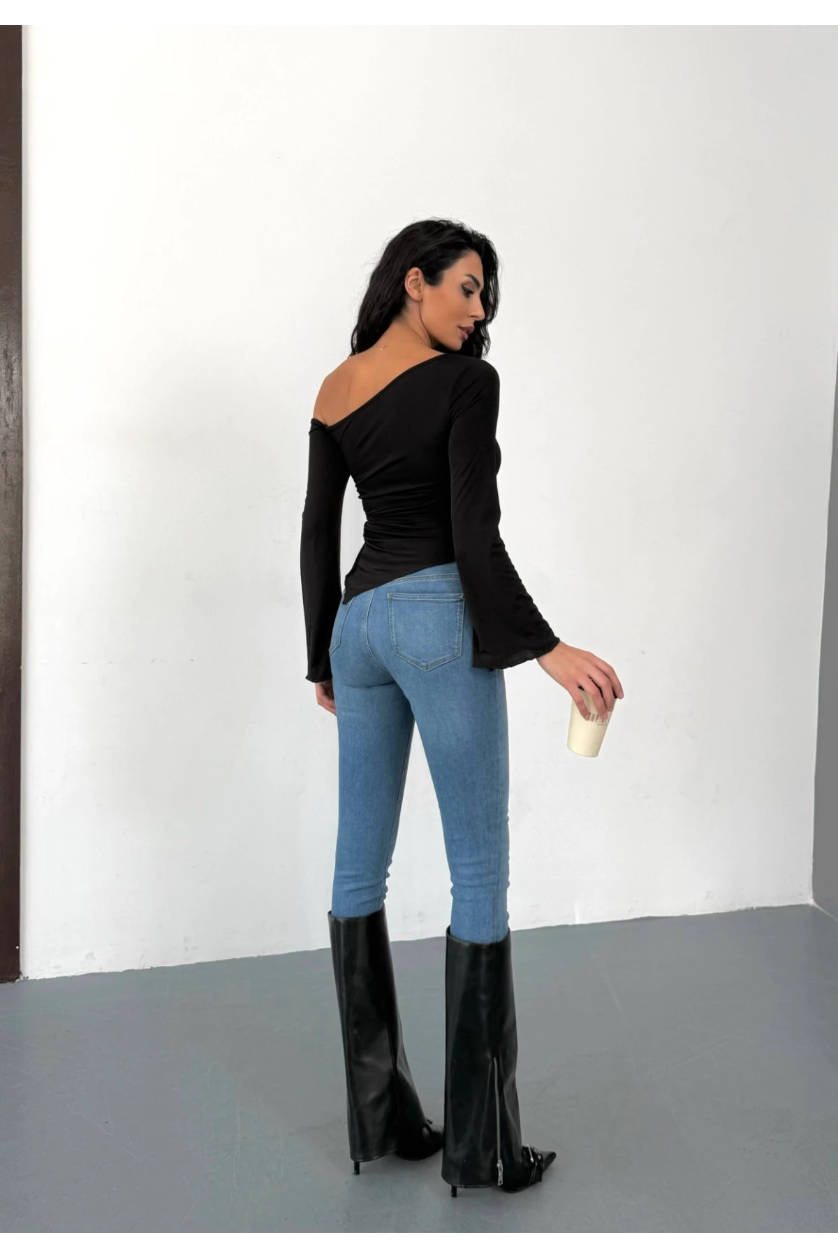 Kadın Siyah Asimetrik Kesim İspanyol Kol Beli Büzgülü Sandy Bluz HZL25W-FRY123591